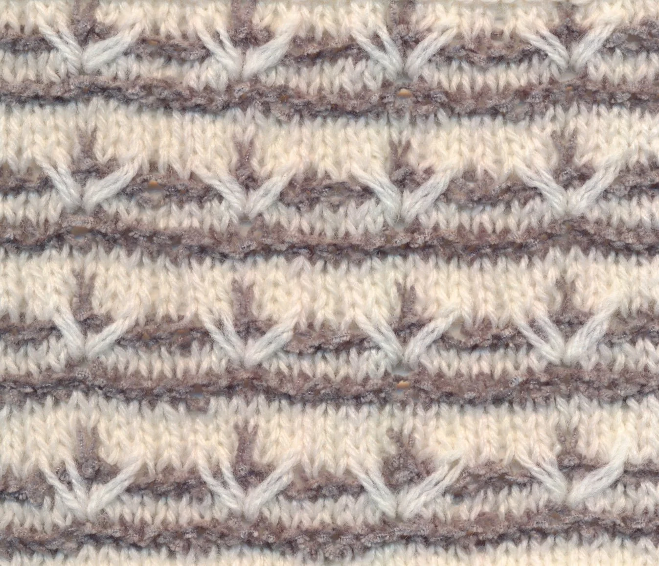 7 sts x 10 rows KRB ELONGATED MULTICOLOR Garland Stitch (I-B-4-(1)) RS.jpg