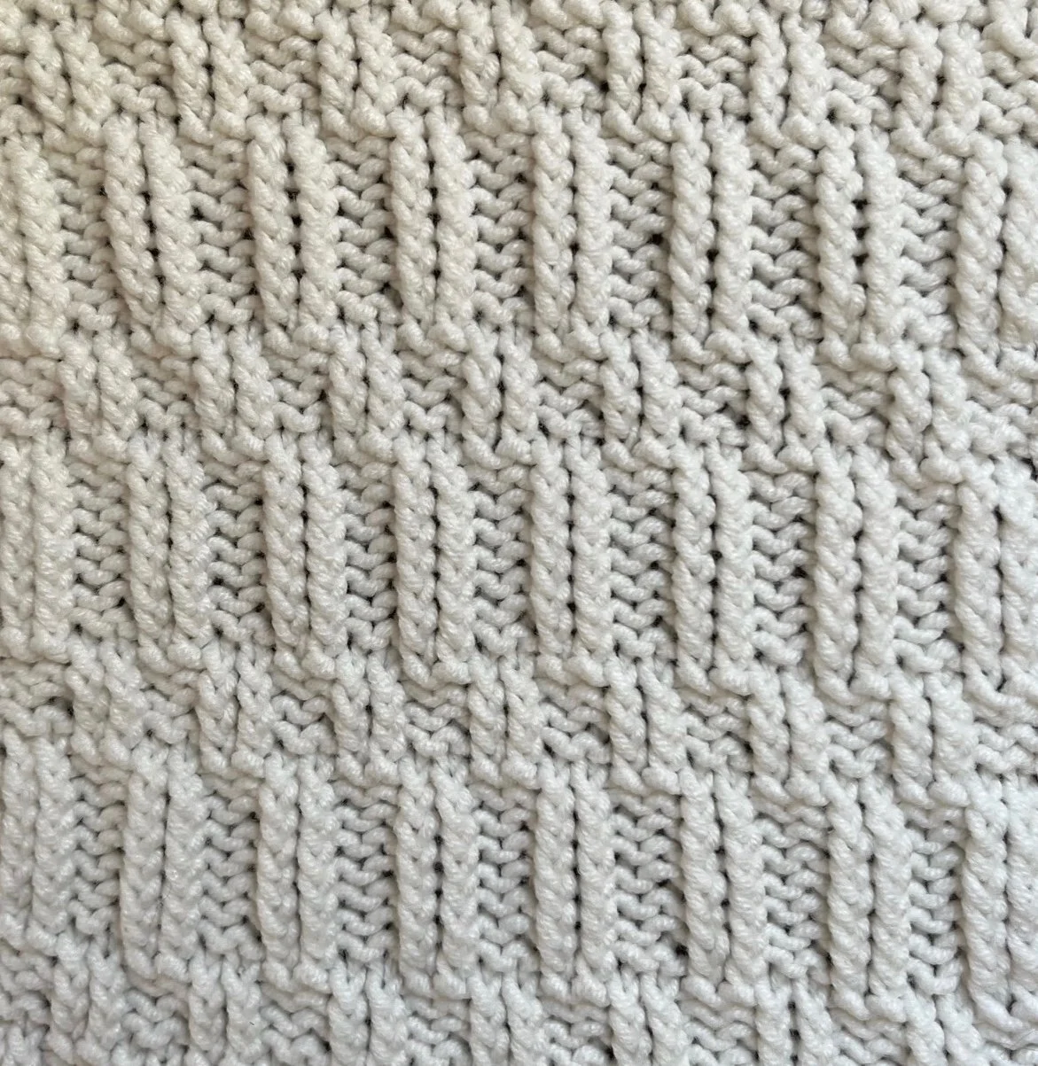 4 sts x 12 rows TWISTED Elongated Chequers RS.jpg