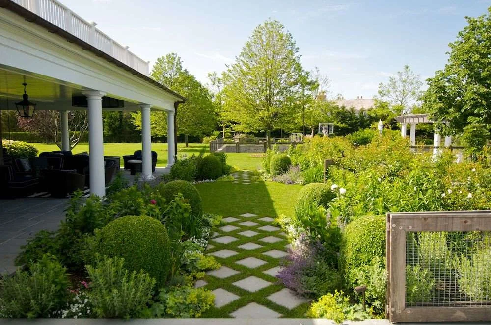 houzz-home-design-trends-pavers-08e9f3be72fb4a1283a4310e807d2345.jpeg