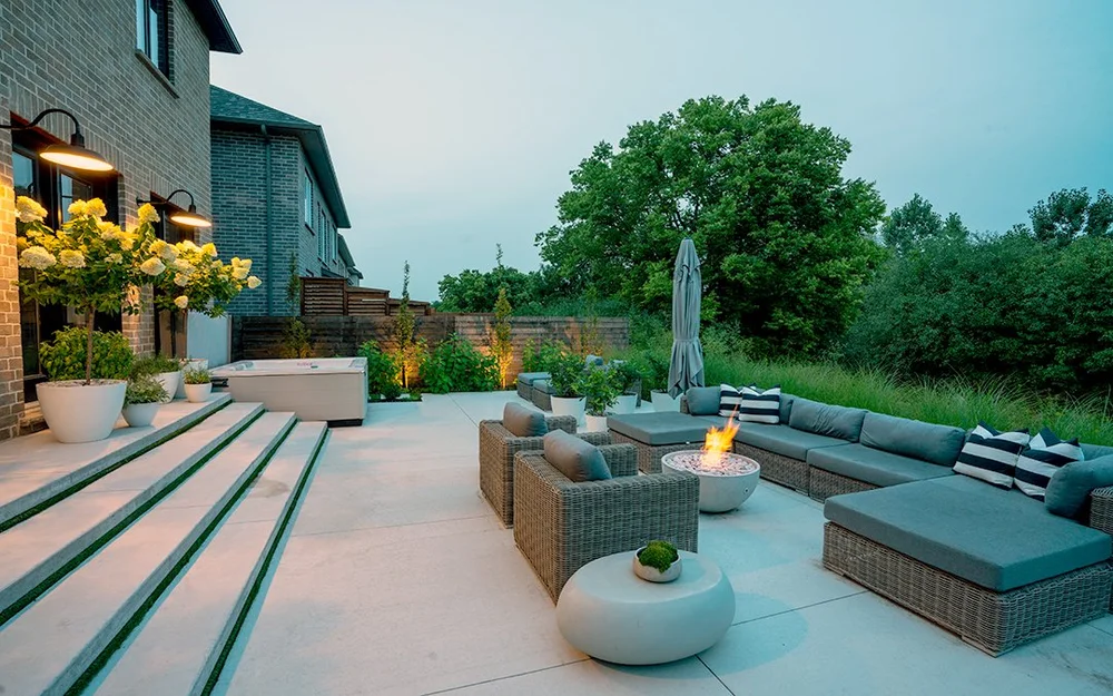 60424de8d3acc8ee9ebd8e8c_Modern-Backyard-Landscaping-Concrete.jpg