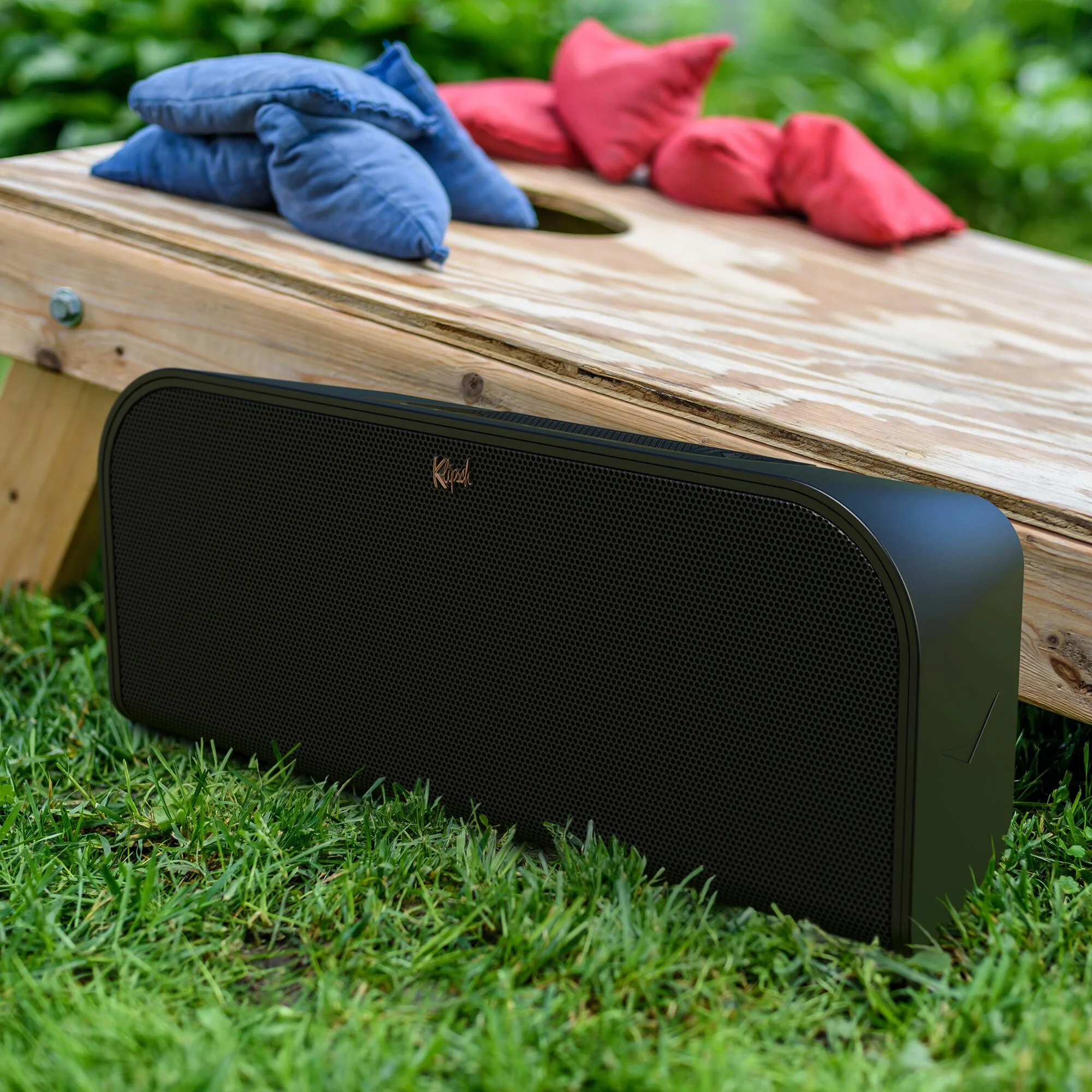 Groove-XXL-Lifestyle-3-Corn-Hole_MOBILE.jpg