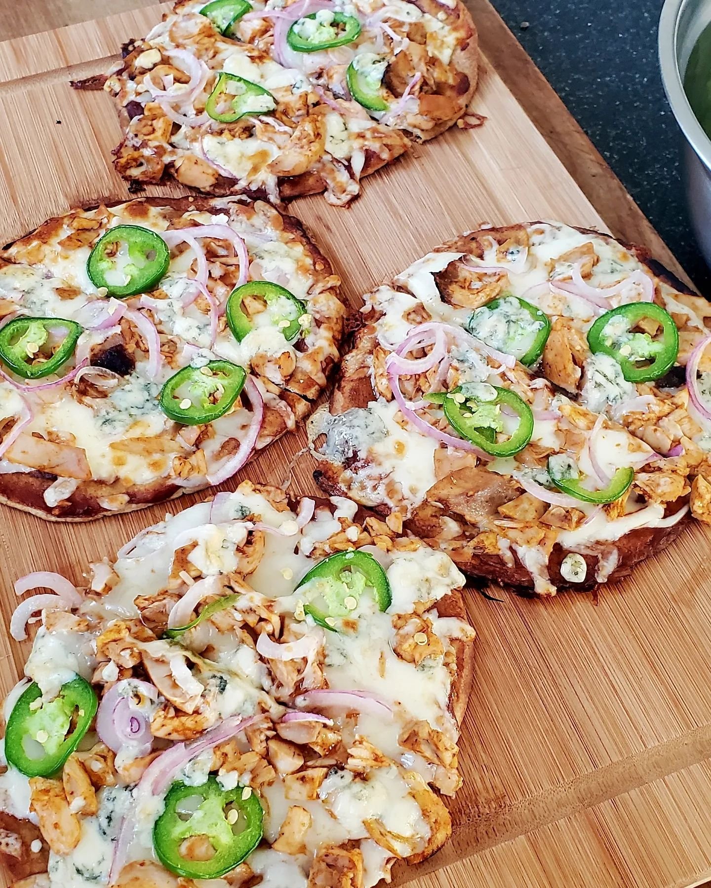 Which is your fave: 1-10? 👇 

⭐️ Save for your own keto meal inspo!

1) BBQ Chicken Naan Flatbread Pizza 

2) Thai Green Curry Chicken 

3) Low Carb Yorkshire Pudding 

4) Spicy Beef &amp; Broccoli

5) Egg Bake w/ soppressata, grated zucchini + mozz