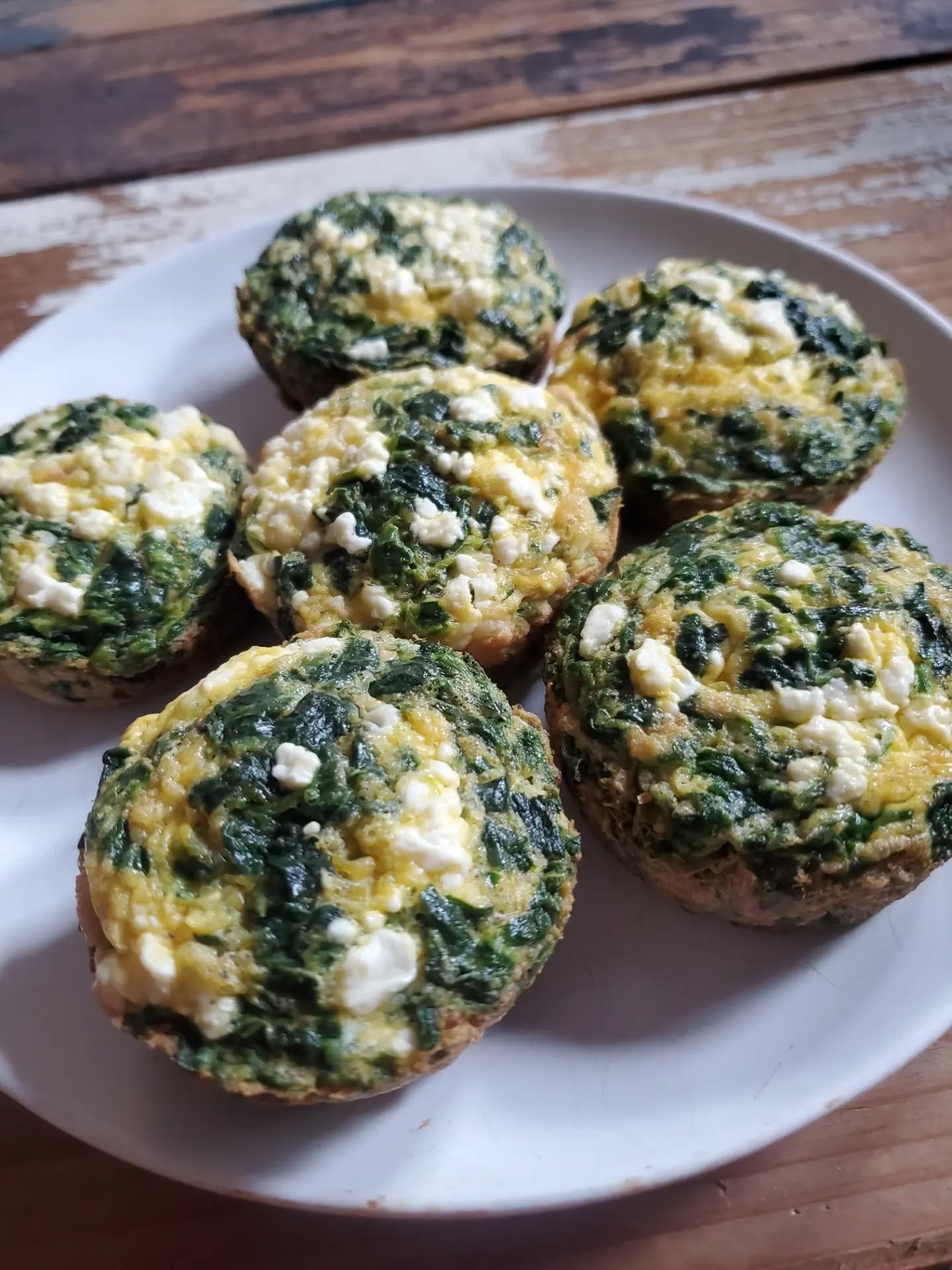 💾 SAVE the recipe for your next meal prep!

SPINACH + FETA EGG BITES 🥚🍃🧀

Ingredients:
- 9 eggs
- 1 block chopped frozen spinach, thawed
- 3/4 cup feta
- 1/2 tsp garlic powder
- 1/2 tsp onion powder
- 1/4 tsp baking powder
- salt &amp; pepper
- c