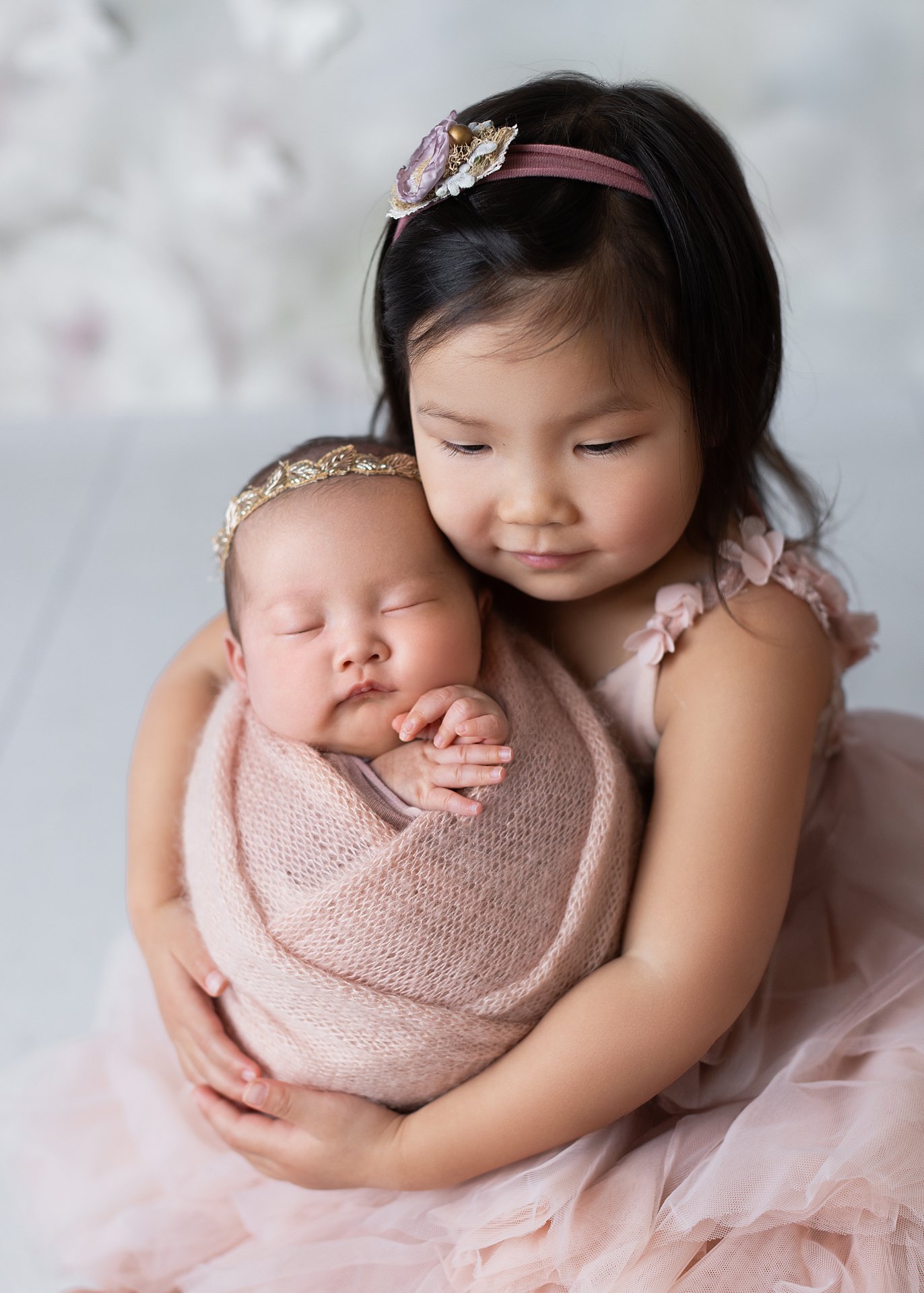 Newborn-photo-with-sibling-3.jpg