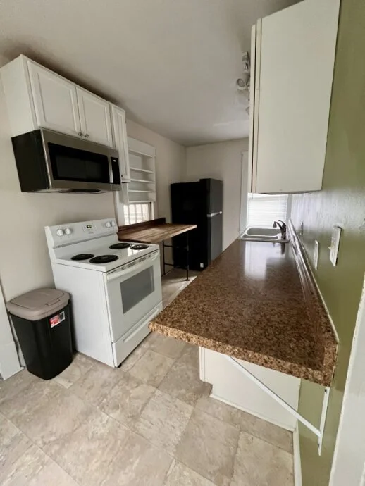 Fully-equipped kitchen in rental home Greenville, NC pet friendly rental properties and houses for rent, affordable student housing close to East Carolina University ECU campus