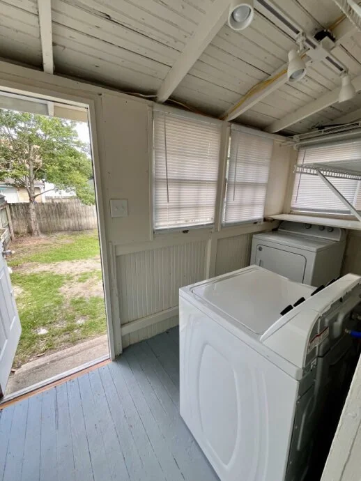 fenced yard pet friendly ECU