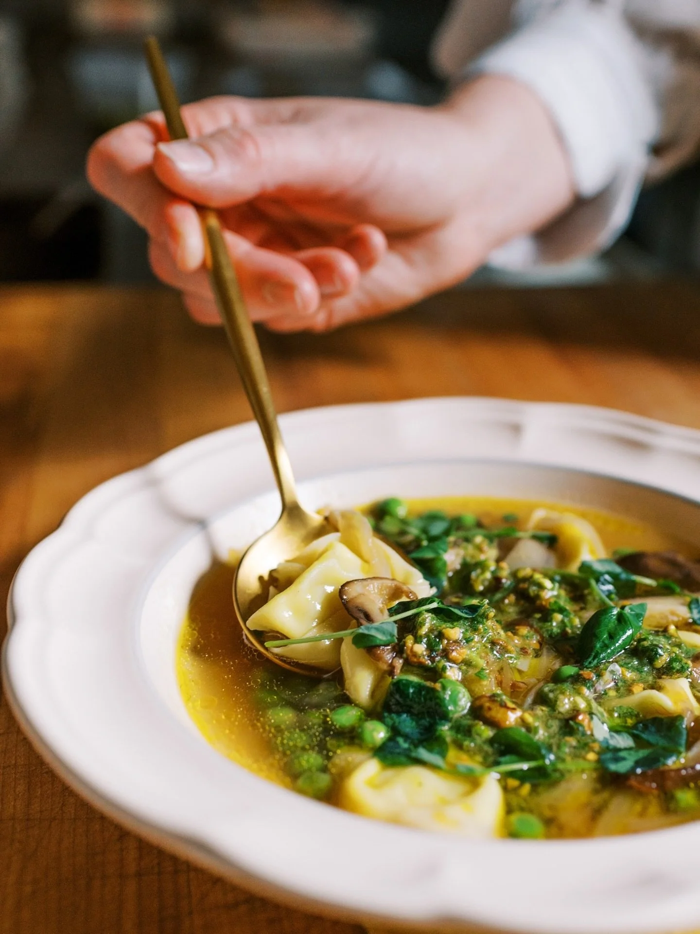 Soup just like grandma used to make&mdash; this recipe is one of my family&rsquo;s favorites )with a few twists of my own) Golden mushrooms, cheesy tortellini, and fresh @quonquont pea shoots swim in veggie stock. Comforting, fresh, nourishing&mdash;