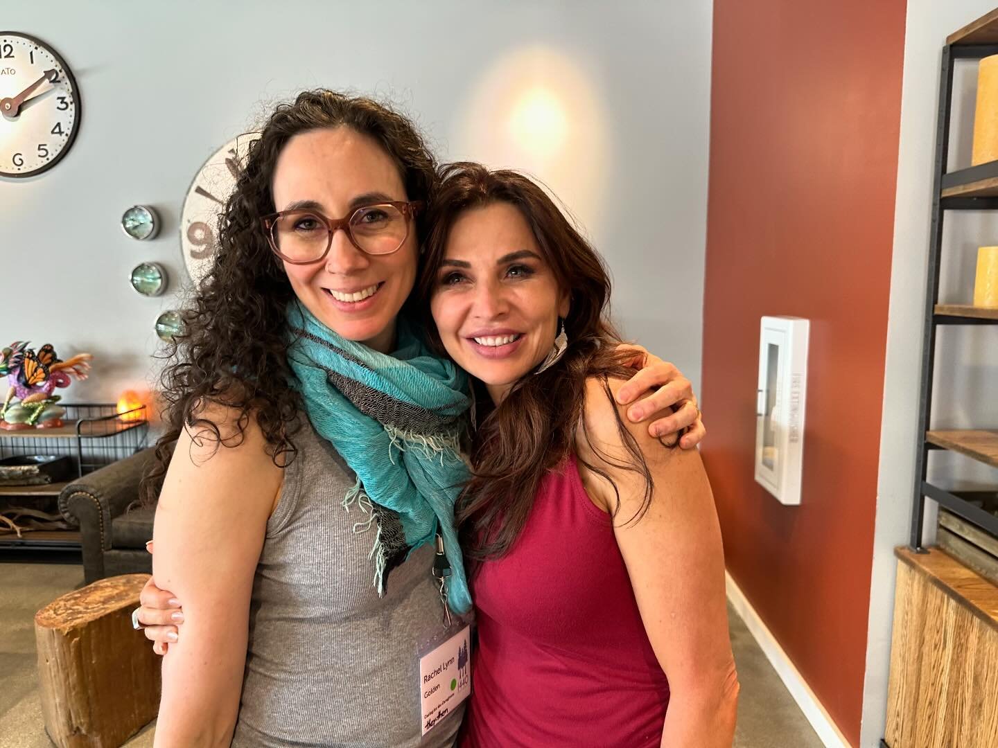 I was happy to run into my friend and former CIIS CPTR classmate, Dr. Rachel Golden on campus today. Rachel runs Golden Psychology, which is a NYC-based therapy practice providing identity-affirming care to individuals, families and partners. Check i