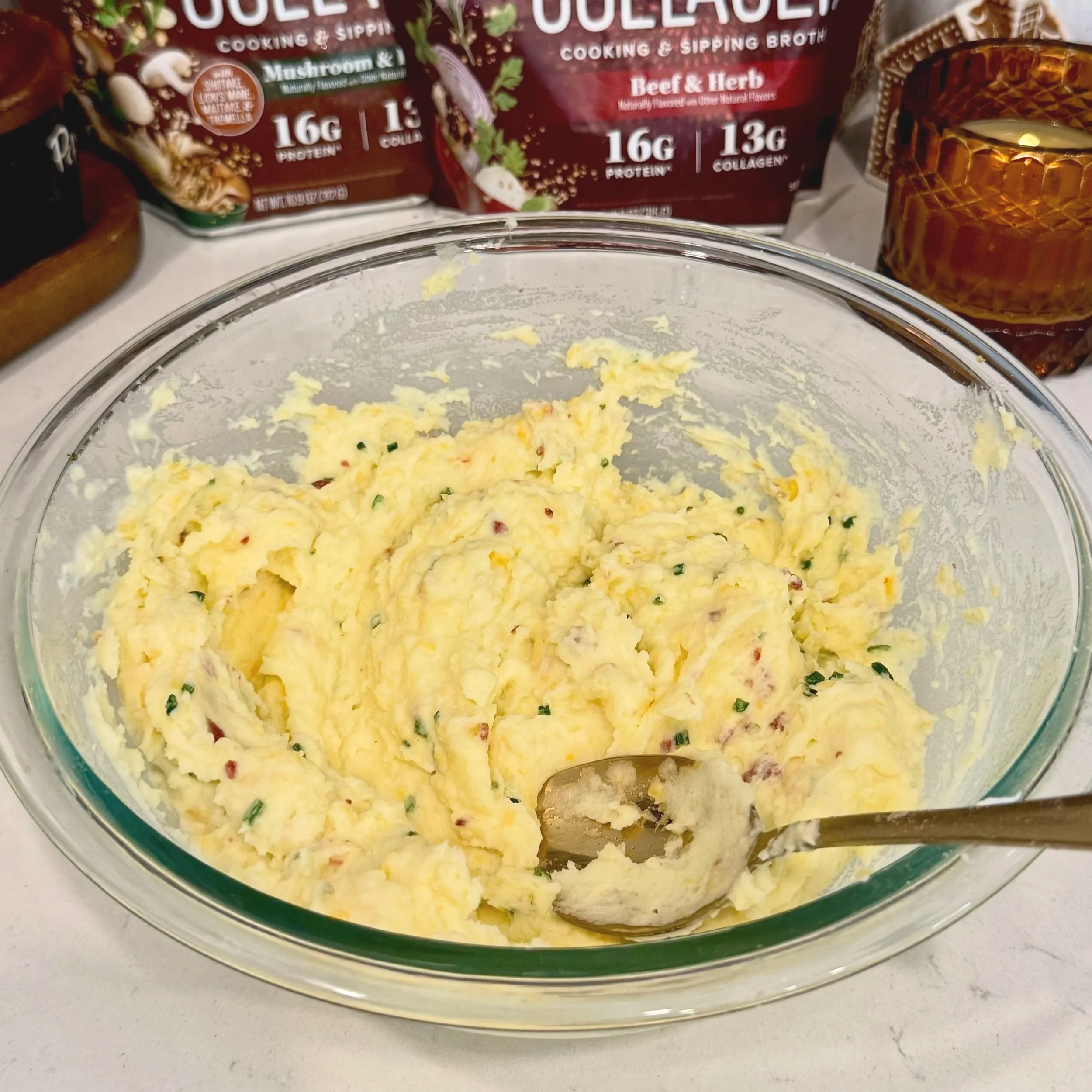 loaded-mashed-potatoes-bacon-cheddar-chives-bowl.jpeg
