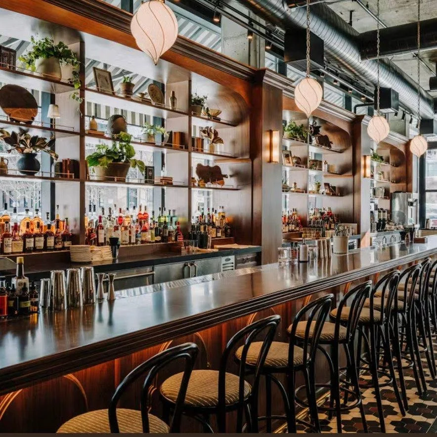 🇮🇹 Who here has been to @bartuttochicago? 

Chicago's newest all-day caf&eacute; and restaurant located at 1110 W. Carroll Ave., this lovely Italian spot by @dayoffgrp  serves everything:

Try lattes &amp; pastries in the morning to espresso martin