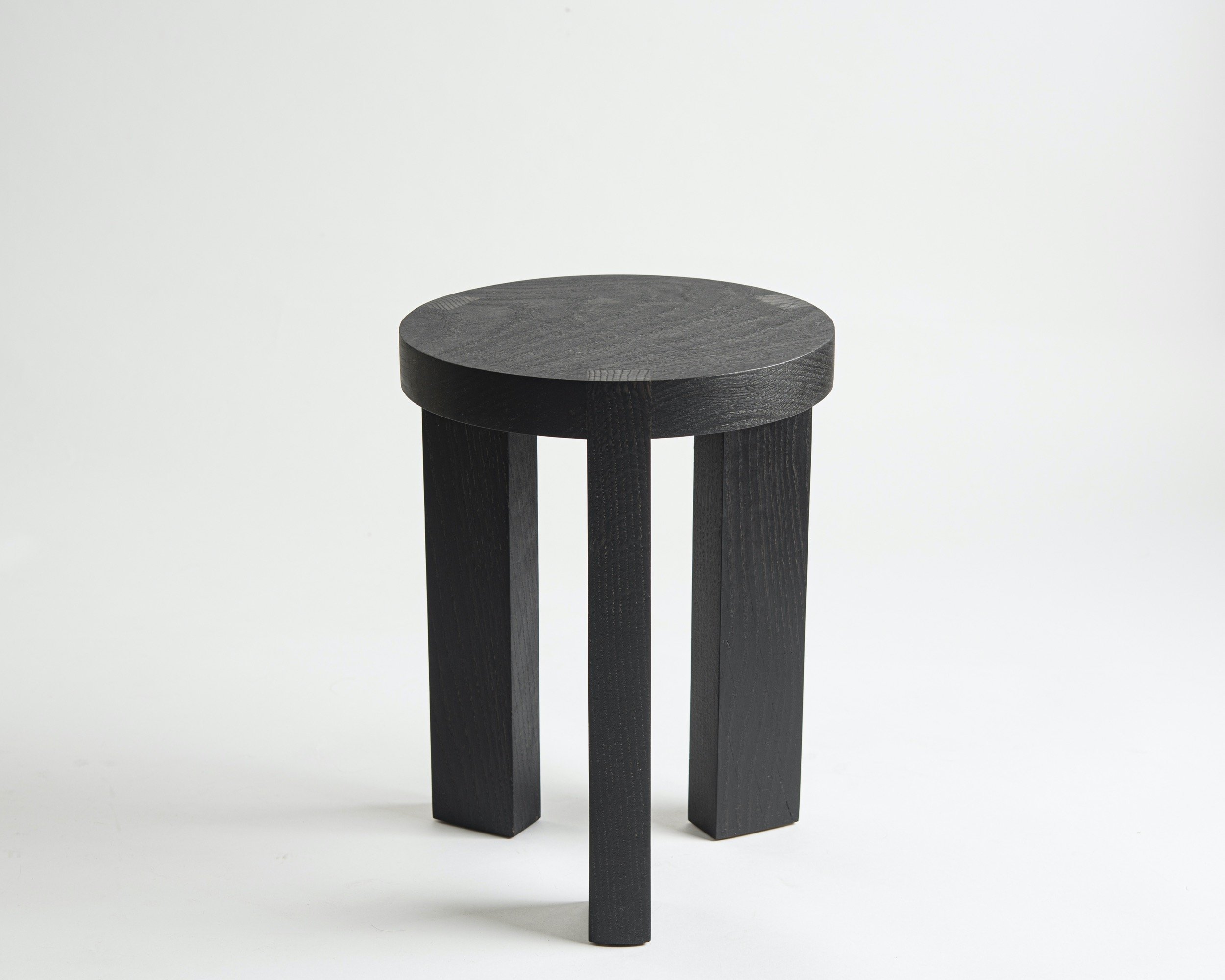 It is a very tiny table or a side table, coffee table, bathroom table, book table… Round but sharp, tiny though sturdy. Handcrafted to be an object by itself. The Oak. Long Live the Oak.