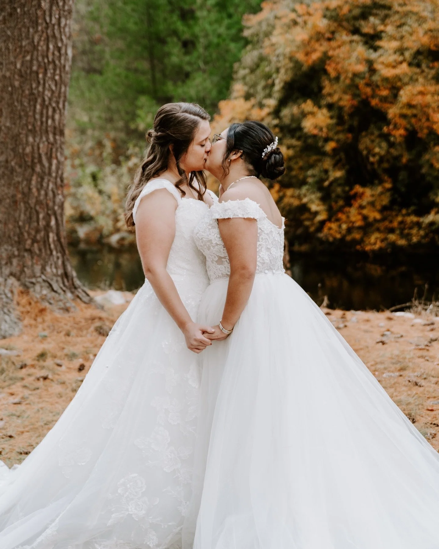 S&amp;R&rsquo;s day was one I wish I could photograph again and again. 

Venue @lookmemorialpark 
Accommodations &amp; Getting Ready @hotelnorthampton 
Catering @sethmiascatering 
Transportation @theweddingtrolley 
Hair &amp; Makeup @crystalvazquezan