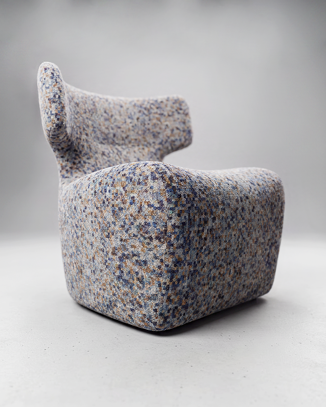 0715_CreativeEditorial-Chair_01.png