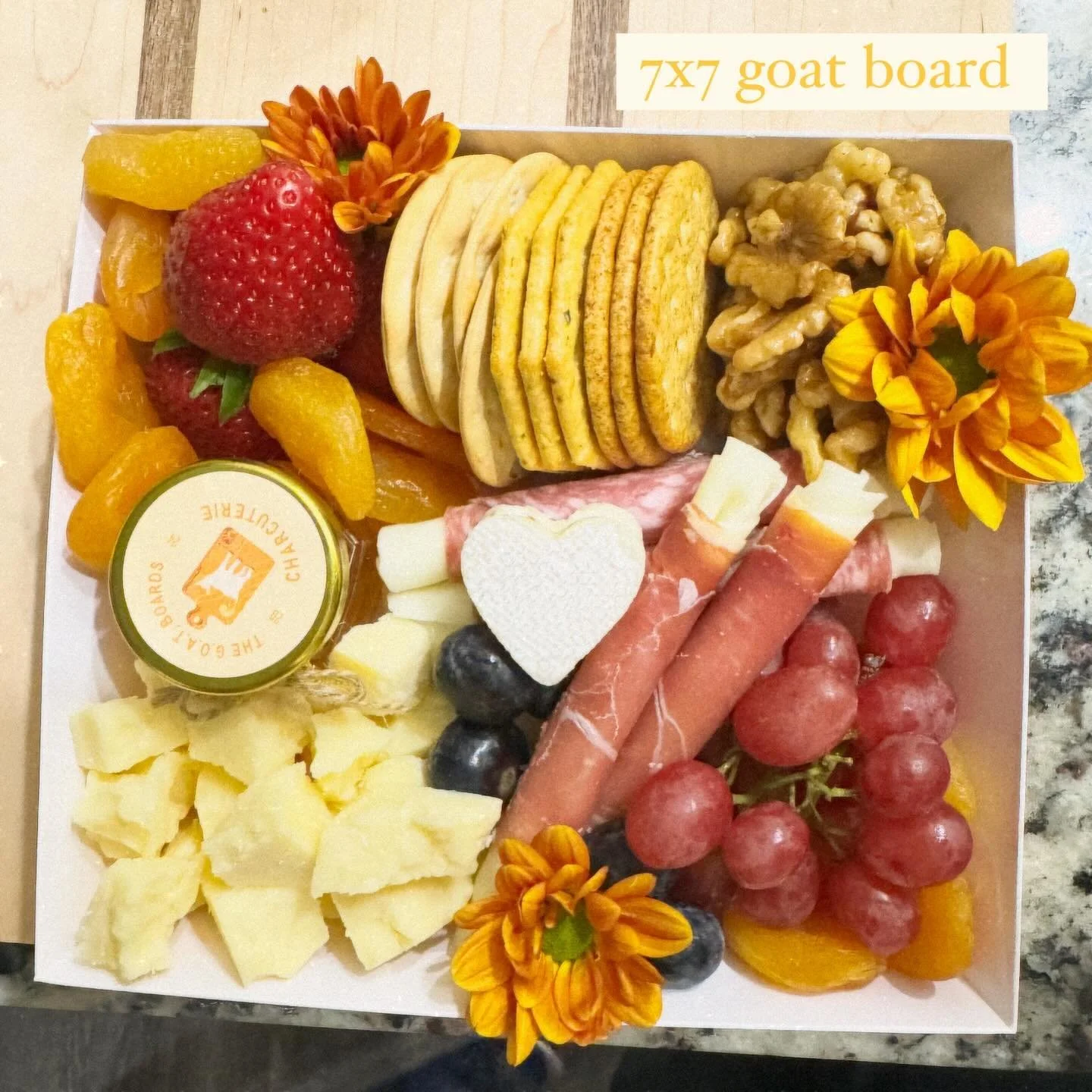 officially adding fall accents to our boards
🤭🥰🧡🍯🧀🍇🍂🍁

this is our 7x7 personal goat board!!