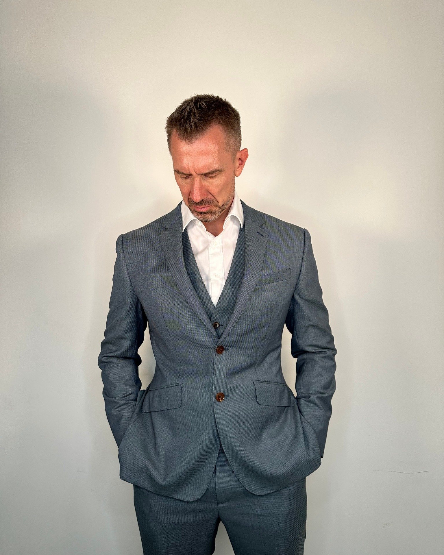 The Spotlight Effect: Hey, it&rsquo;s not about YOU...

Early in my career, I spent a lot of energy worrying about how I looked as a leader.

❓Did that meeting go well?
❓Did they think I sounded smart enough?
❓Did I handle that conversation right?

A