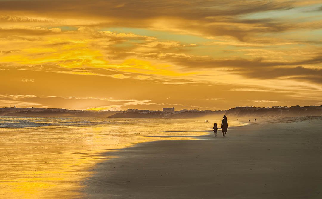 silhoutte-along-falesia-beach- algarve-2.jpg