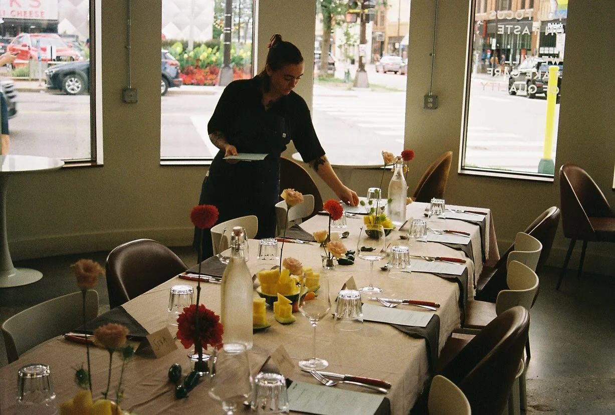Recent film shot by Hallie from our Summer Supper last month, a collaboration dinner with chef Yon! 

🍅 🐠 🌿 🎥 🍰 

@roe_floral on table design 
@matthewkalebl on beverage 
@lasko.box.fan on being my best friend 

Our next dinner will be in Octobe