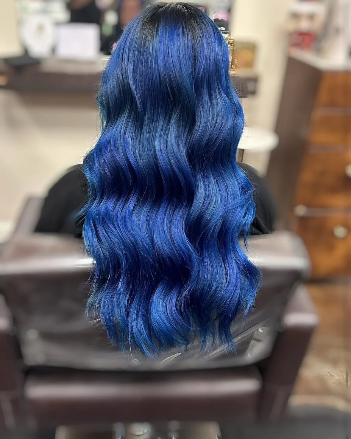 Vividly stunning 🌀 color, haircut, &amp; style by @bbeautyby_bb ⁣
&bull; Are you interested in booking with Blatiney? DM her 👉🏽 @bbeautyby_bb