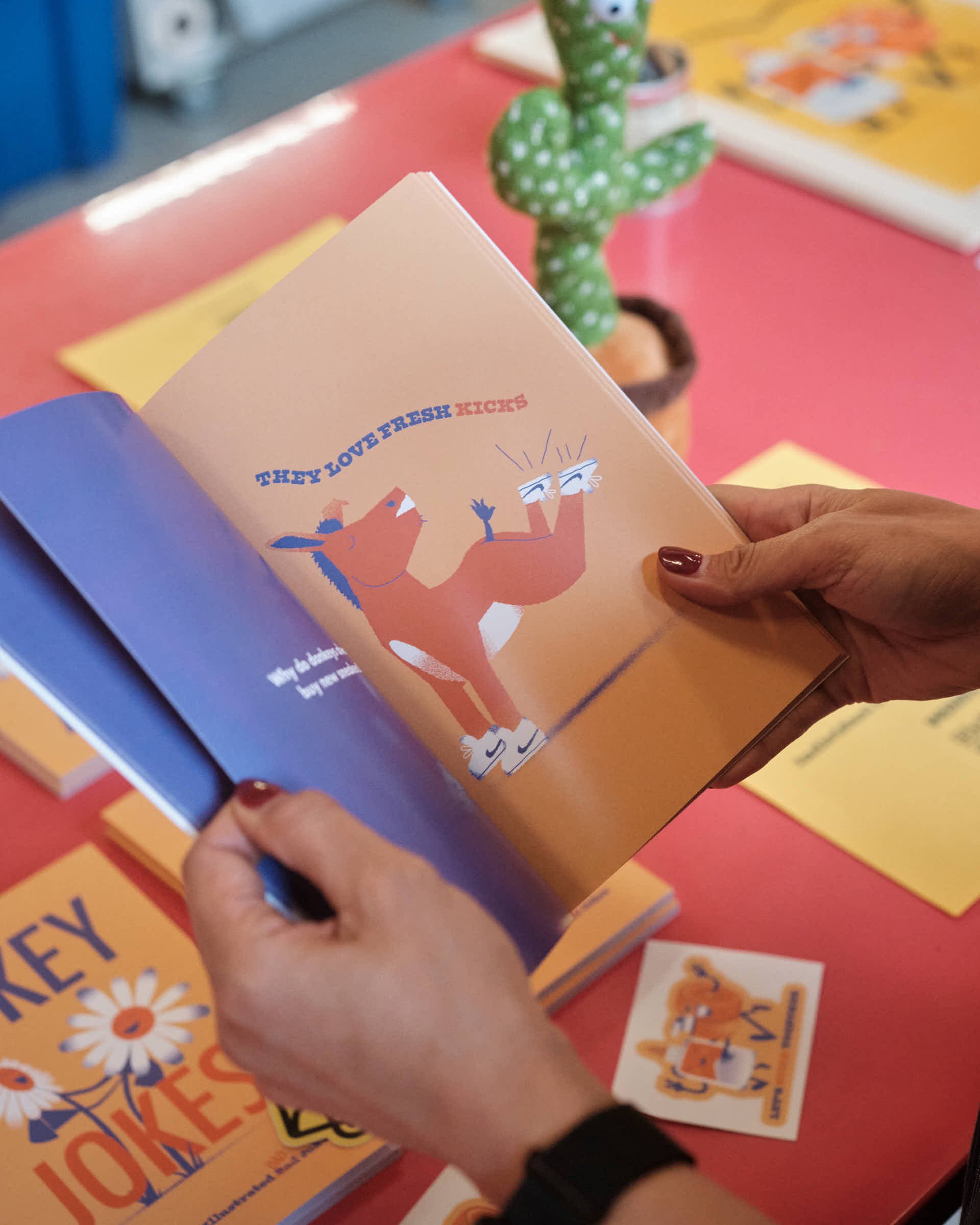 The ultimate collection of illustrated dad jokes is here! Jokey Jokes and the highly anticipated sequel, Jokier Jokes, deliver the best, clean, and corny dad jokes perfect for kids, families, and Father’s Day gifts. Get ready to laugh while your frie
