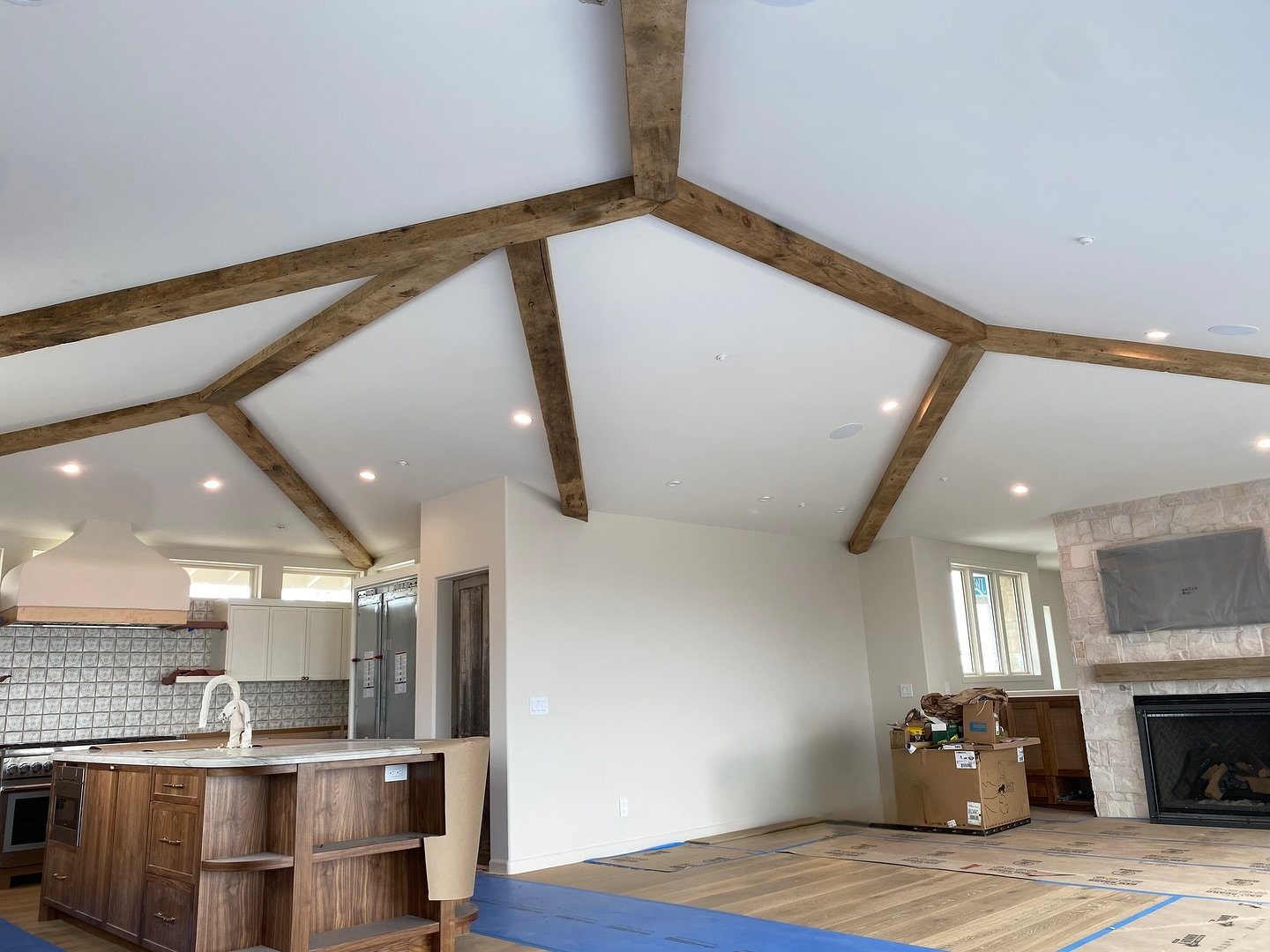 📸 The Rambla Project: Pt. 1

What started with a funky vaulted ceiling and a few layout ideas turned into a striking design in the making.

Stay tuned for Pt. 2 to see how the kitchen came together and how the custom kitchen hood was added!
.
.
.
#u