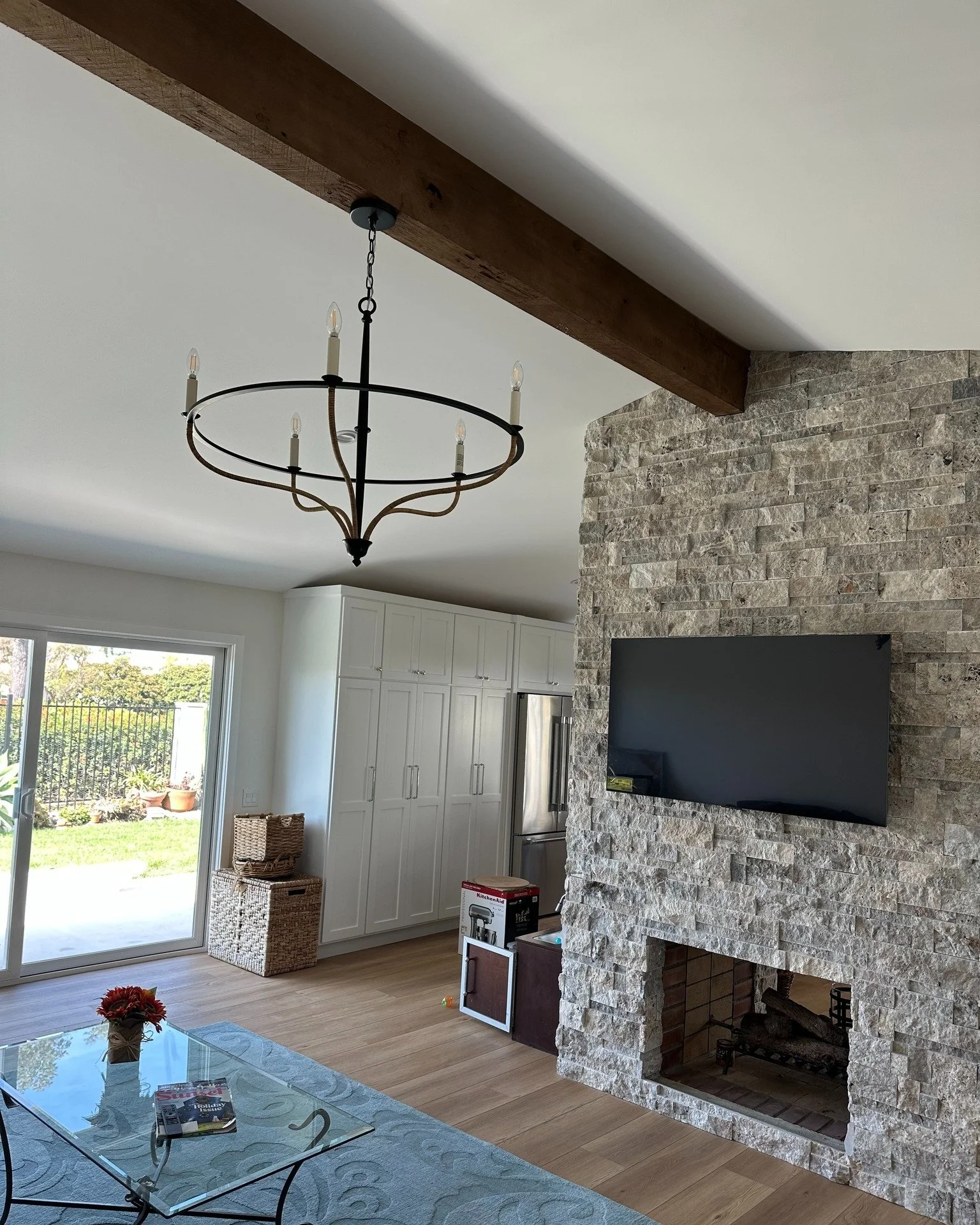 Eye-catching beams add just the right touch above ✨🏡

📩 DM us for a quote on your next project
📧 sales@usreclaimed.com
📞 (949) 364-1207
.
.
. 
 #usreclaimed  #interiorbeams #ceilingbeams  #oakbeams #orangecountyinteriordesign  #reclaimedbeams  #b