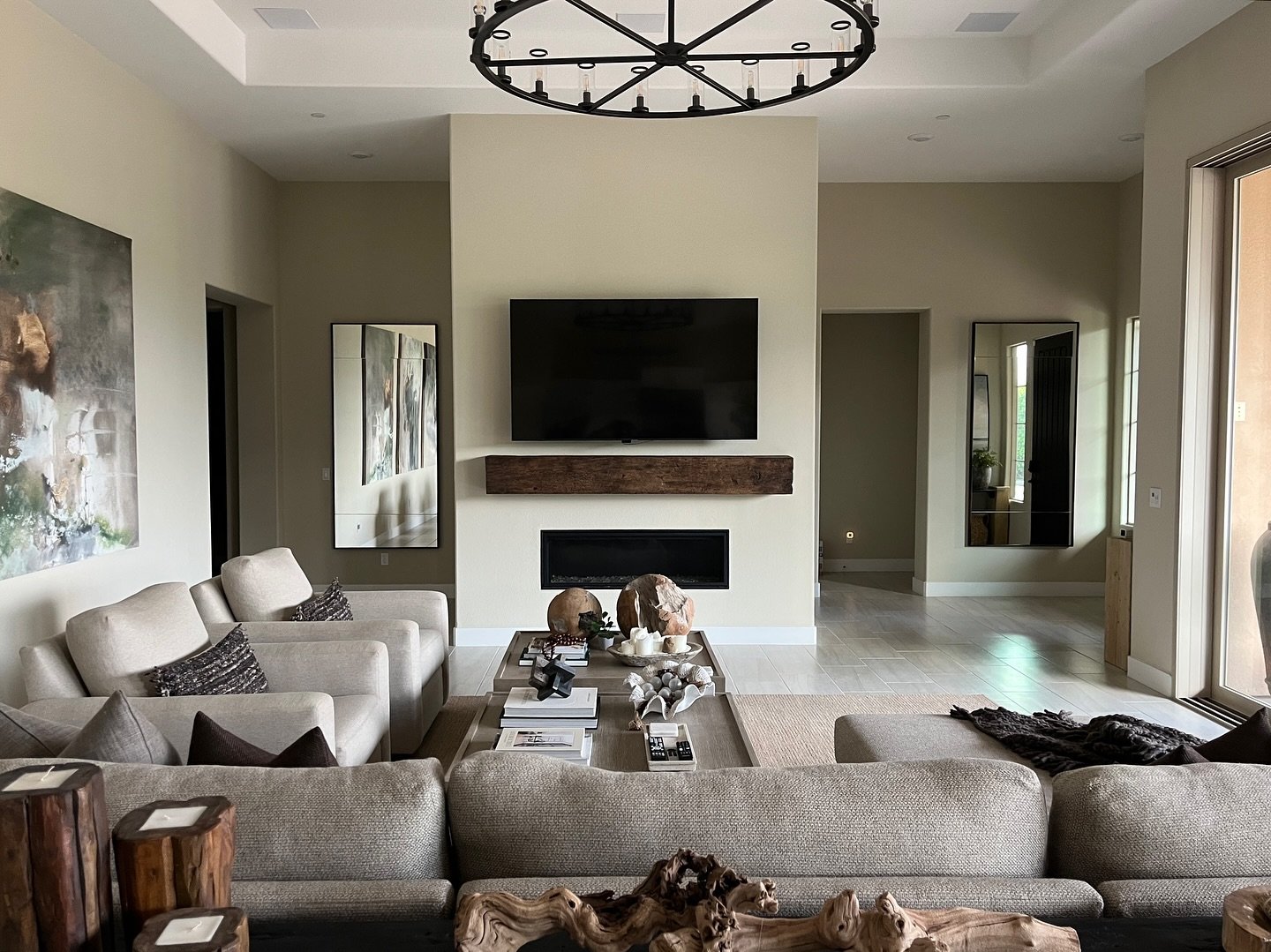 This rich brown mantle contrast beautifully with the light space while complementing the warm, natural wood decor &mdash; the perfect finishing touch. 
&bull;
&bull;
&bull;
#usreclaimed #reclaimedoakmantle #custommantel #deserthome #naturalwooddecor 