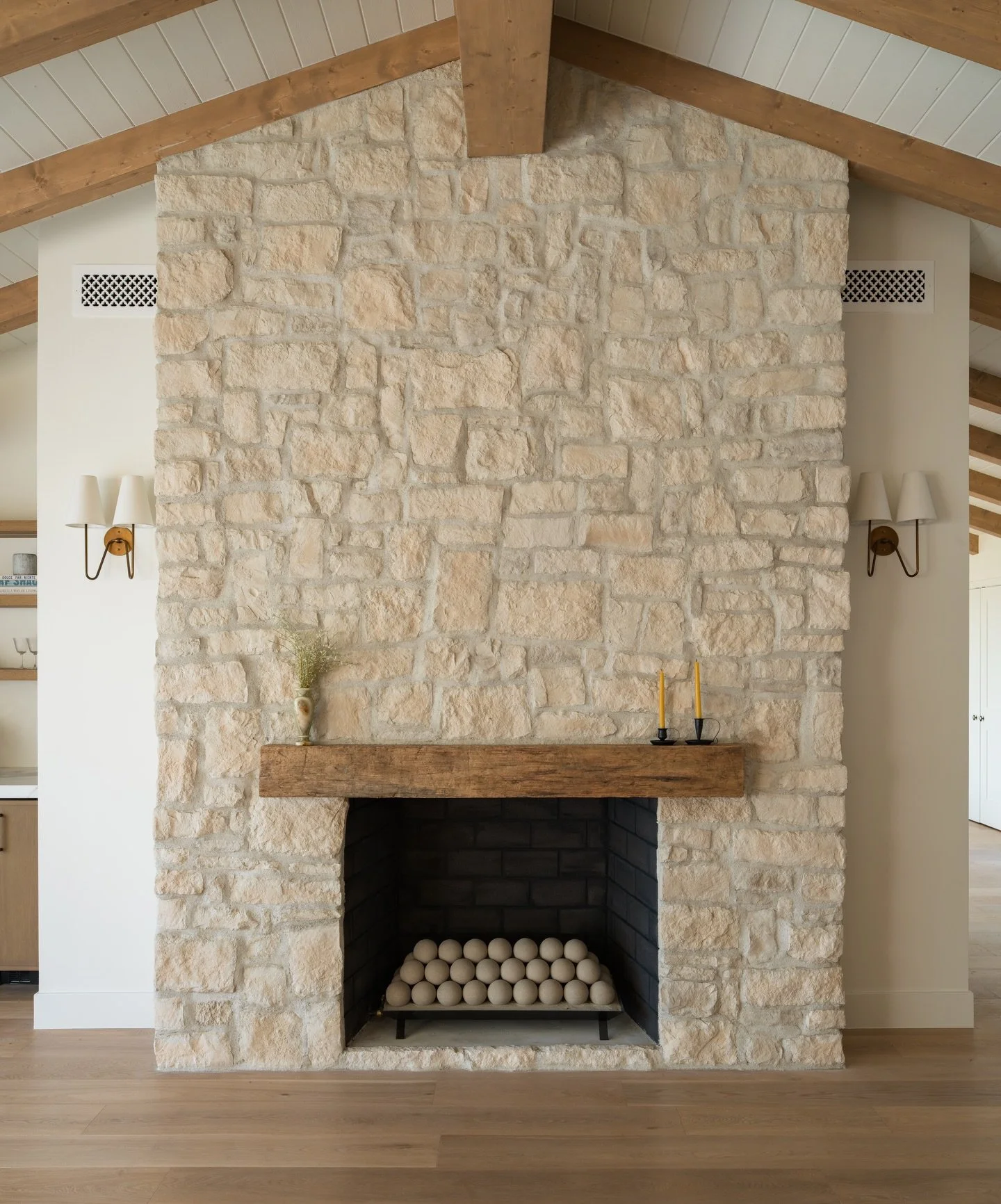 Where everyday moments naturally gather. 
A custom mantel that completes the home. 🤎

Design: @studio_keros 
Photography: @hugo.landa.garcia 

#fireplacemantle #coastalinteriors #reclaimedmantle #californiadesign #usreclaimedwood