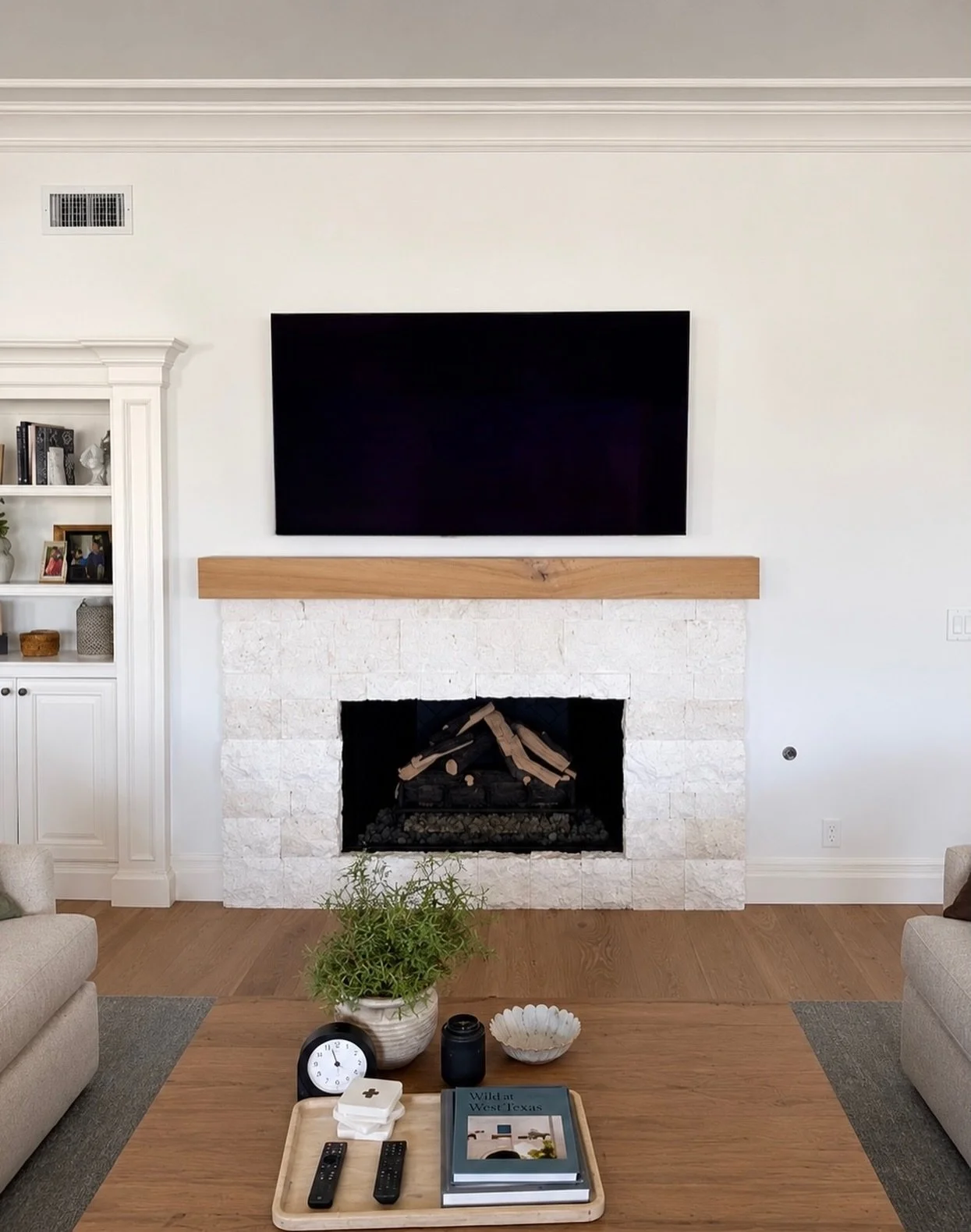 Resawn mantle detail highlighting the natural white oak grain and knot within the material.

Looking for a similar look? 📩 DM &ldquo;OAK&rdquo; to get started.

#oakmantle #resawn #fireplacemantle #vintageoak #whitestone Reclaimed Wood, Fireplace De