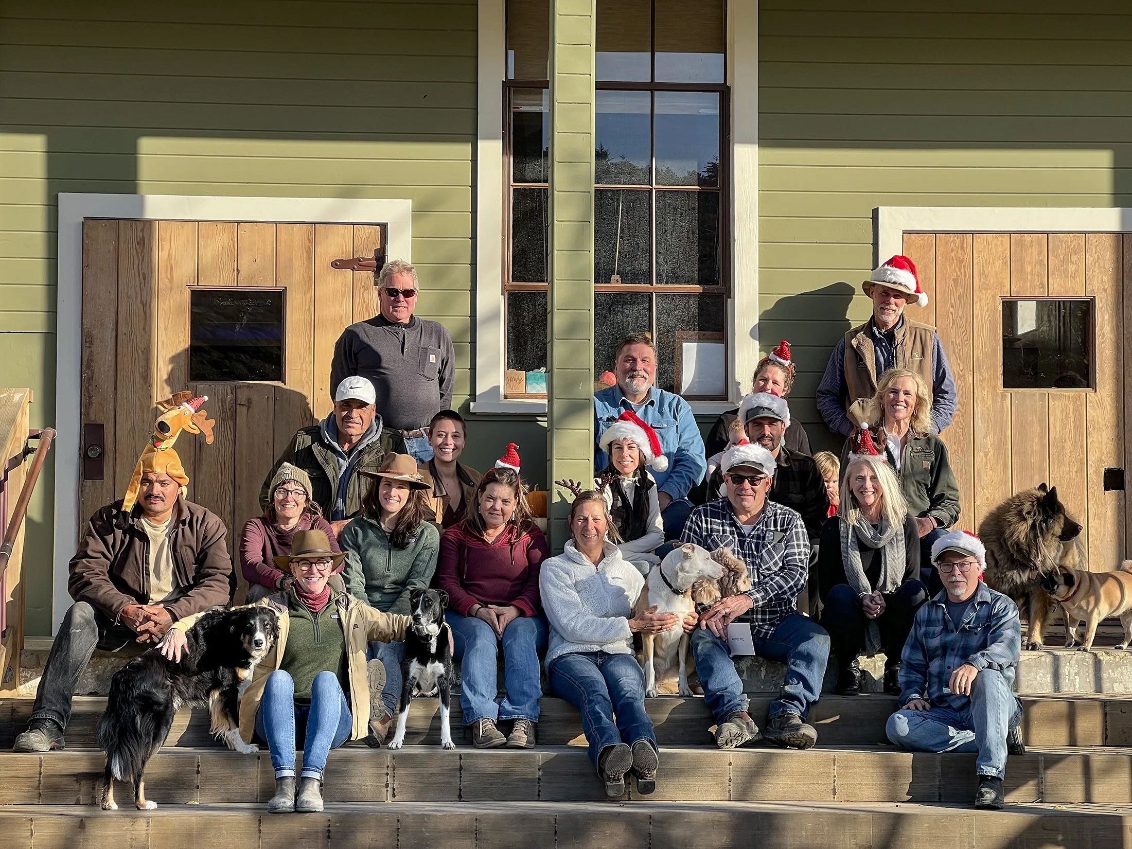 Staff-xMas-2022.jpg