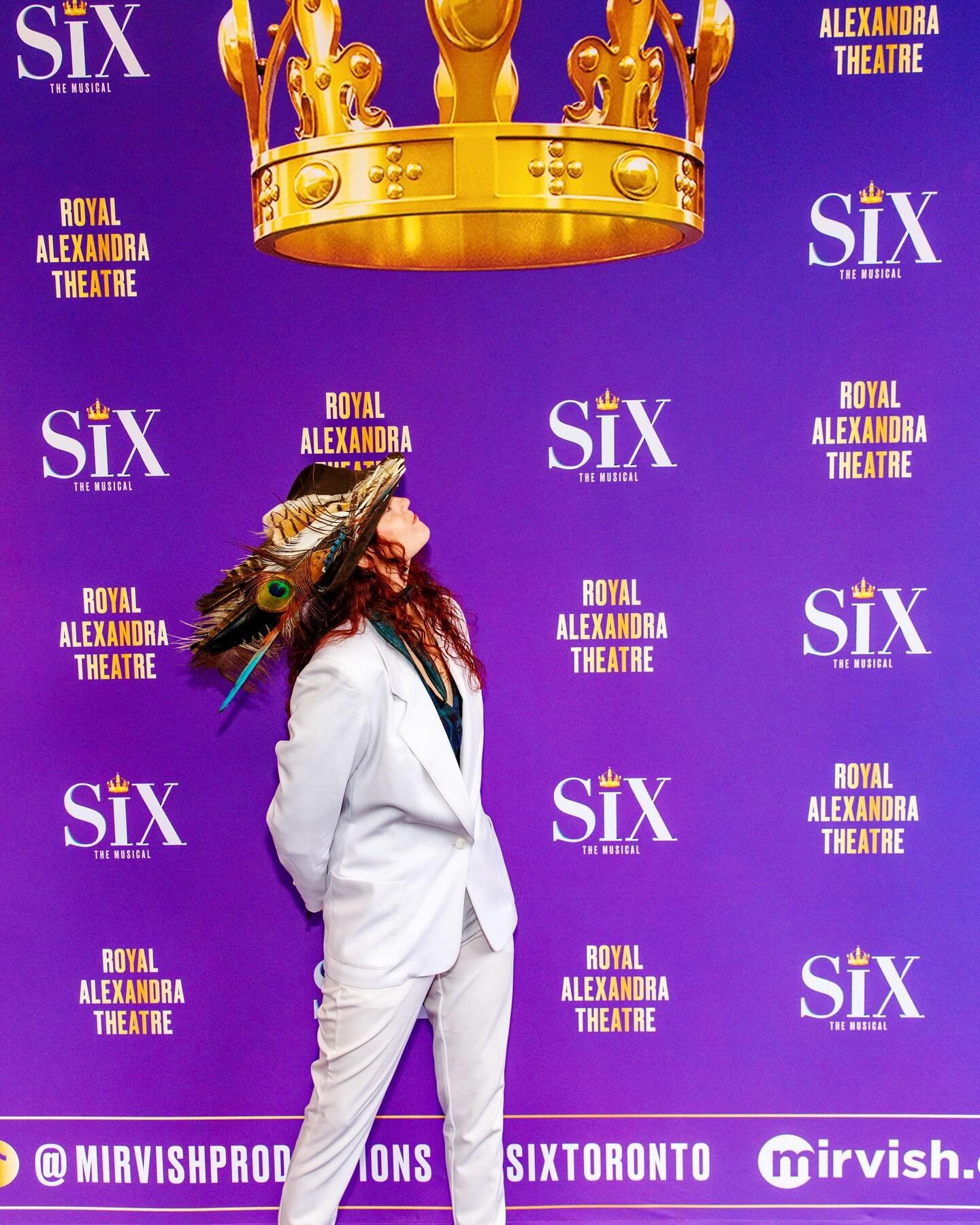 So many Queens! I&rsquo;m feeling like Royalty on this purple carpet! 👑 
.
.
.
@mirvishproductions @sixthemusical #sixthemusical #ladiesinwaiting #sixtoronto @ladys_in_waiting #drums #toronto #royalalexandratheatre