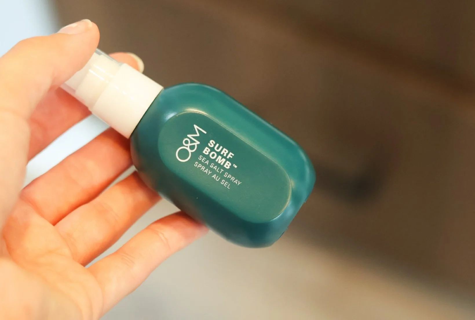 Ever wonder how to get that effortless, lived-in, beachy texture without stepping foot in the ocean? 🌊 Meet O&amp;M Surf Bomb Sea Salt Spray&mdash;our go-to styling product for touchable waves and natural grit.

✨ What it does:
	&bull;	Adds body and