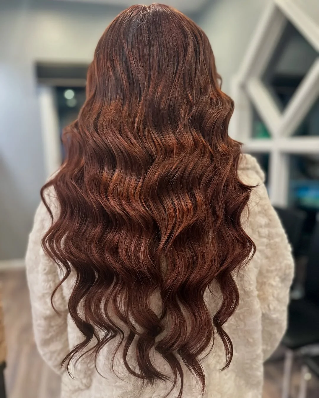Rich mahogany color and 20&rdquo; extensions by Leah.&hearts;️ 

Absolutely stunning work!!! 

➡️ Book your New Year Hair 

#expressionsbytanya #extentions #mahoganyhair #hairstylist #centralpa