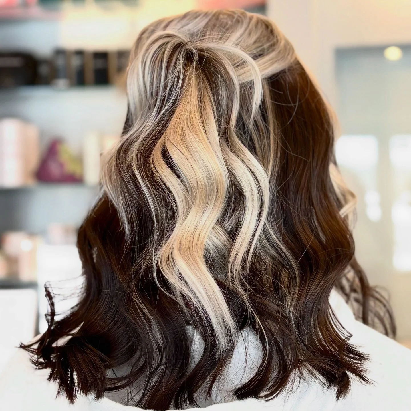 Loved this new hair Gracie did 🤍
Nothing compares to that fresh salon feeling. The colors, the shine, the confidence boost&hellip; she really did her thing.