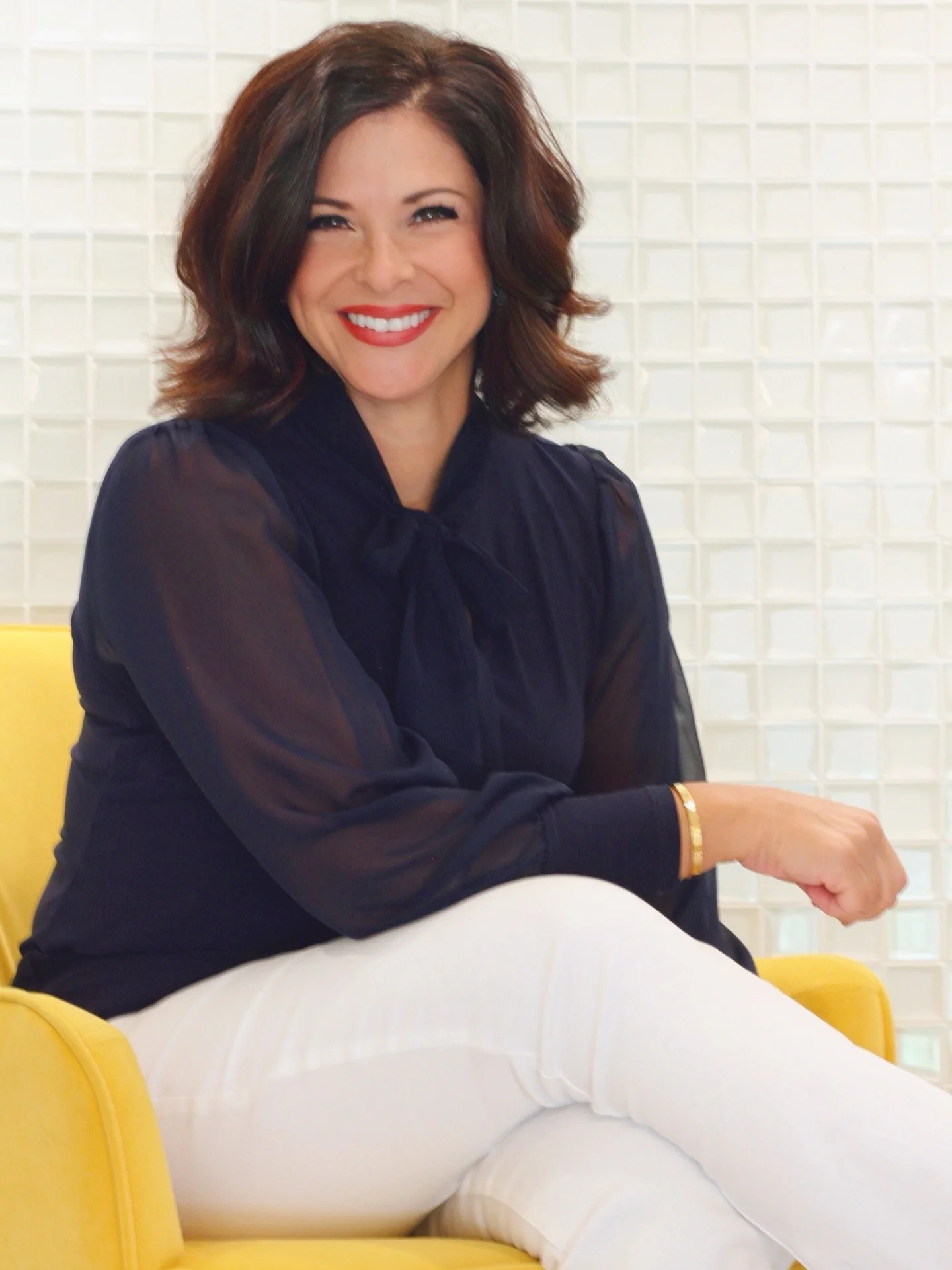 We are so excited to officially welcome Tanya Detweiler to Expressions starting today! 🤍

Tanya brings over 30 years of experience behind the chair and owns her own salon in Philadelphia, where she works the other days of the week. We are incredibly