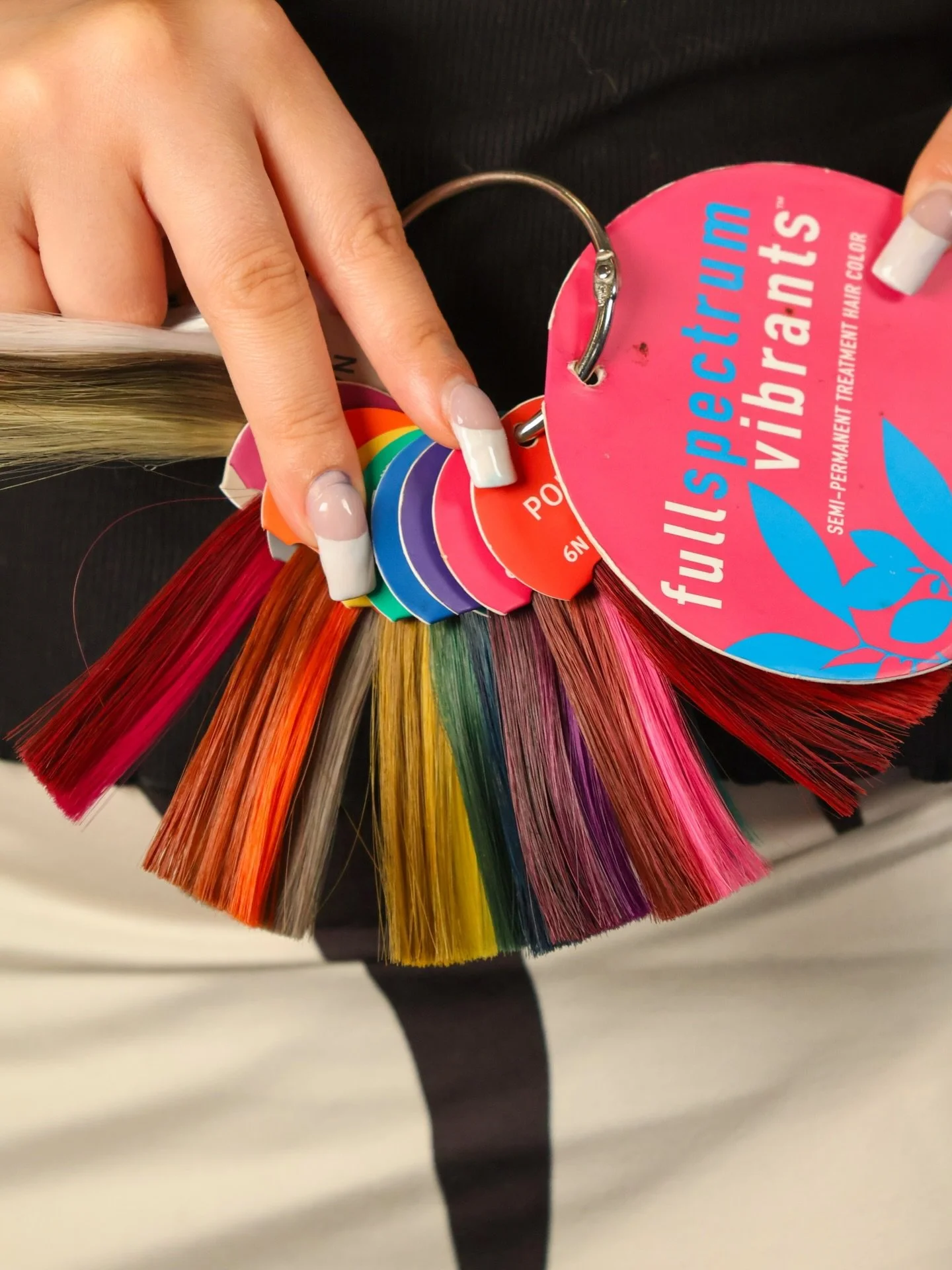 From bold money pieces to soft pastel tones, summer is the perfect time to switch things up and have fun with your hair ☀️ 

Book your color appointment with us and let&rsquo;s create your perfect summer look!