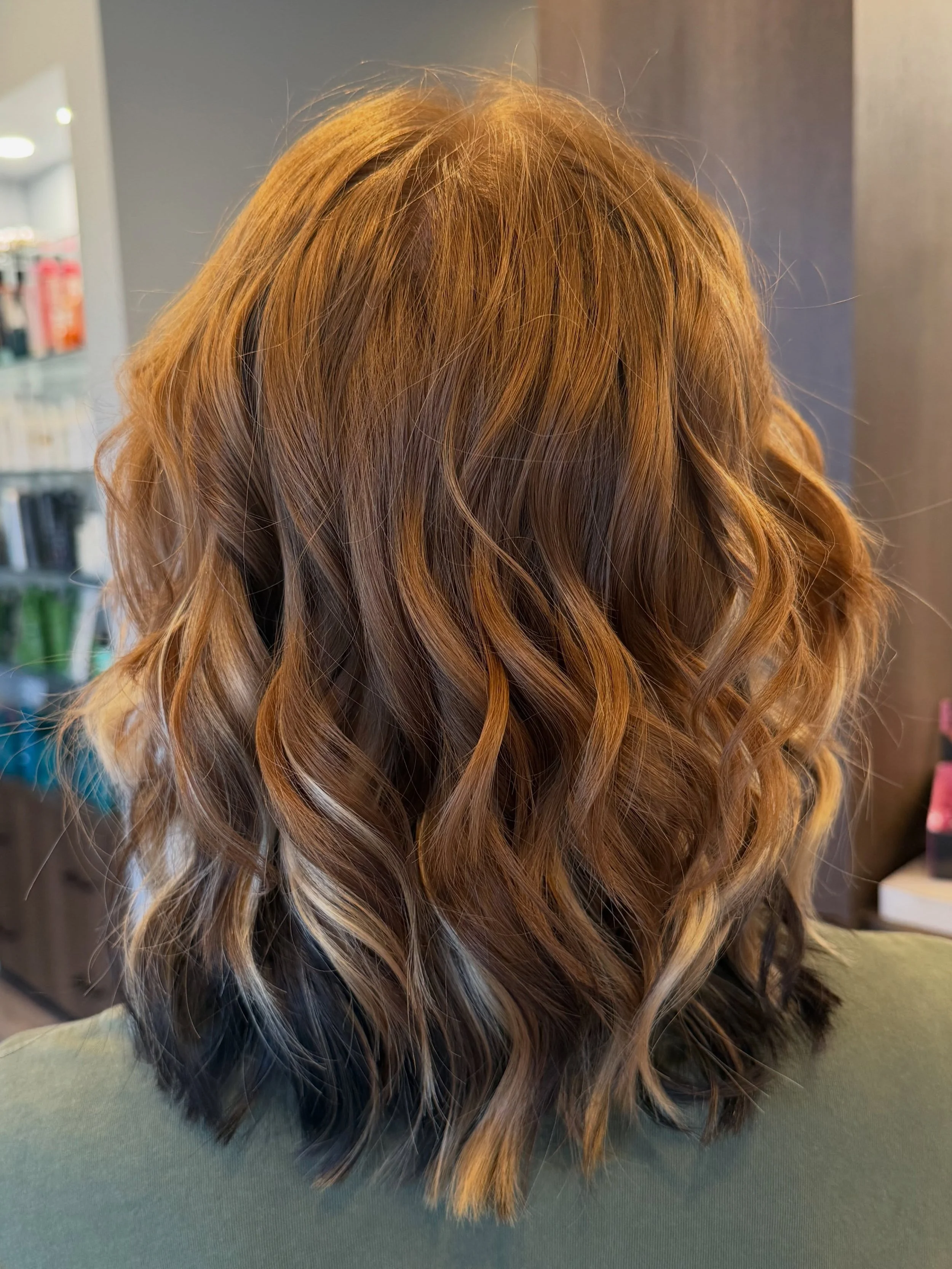 Molly did something so fun and beautiful and we are obsessed 🤩 

#hairstylist #centralpa #expressionsbytanya