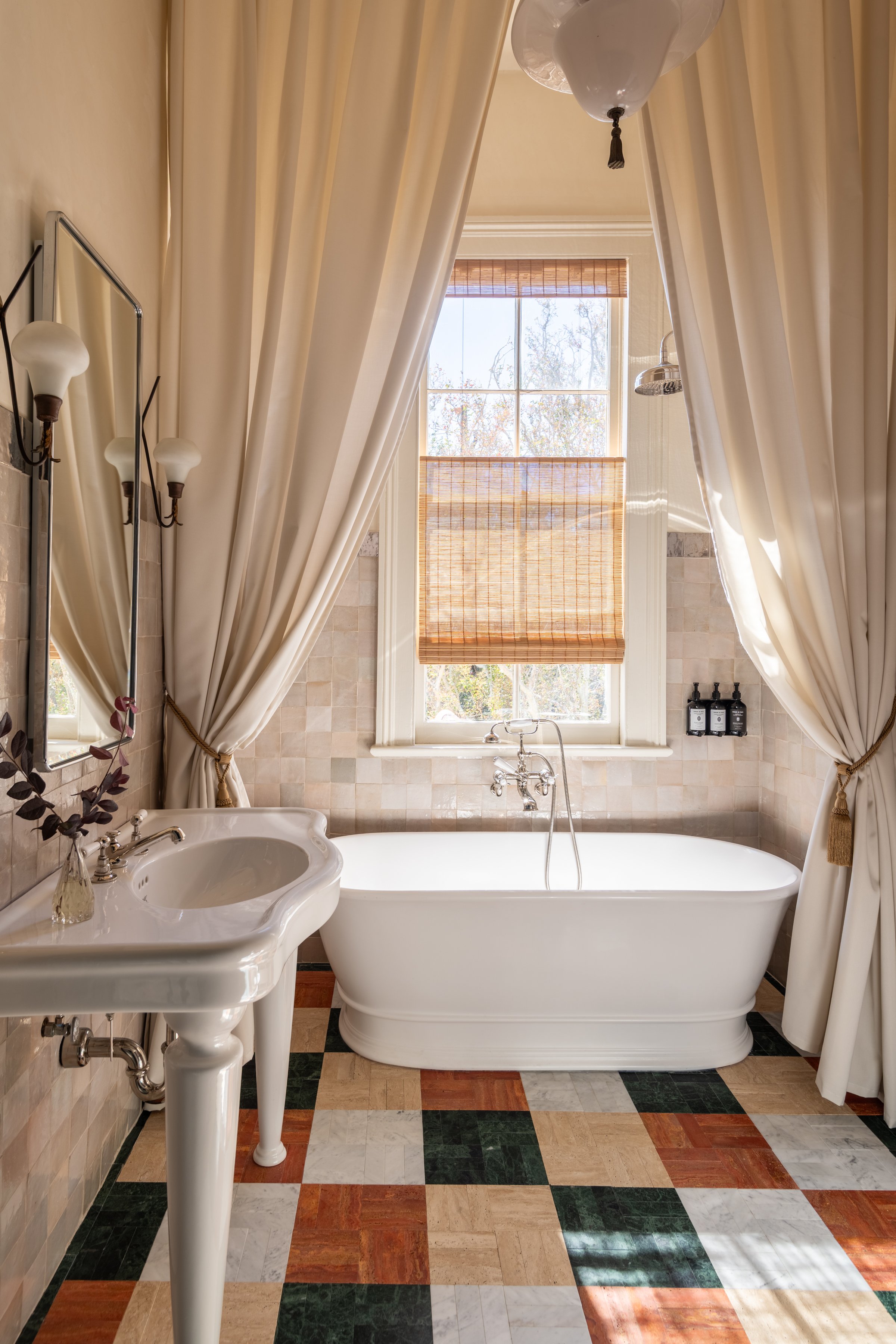 DV_camp_street_bathroom_1-024-HDR.jpg