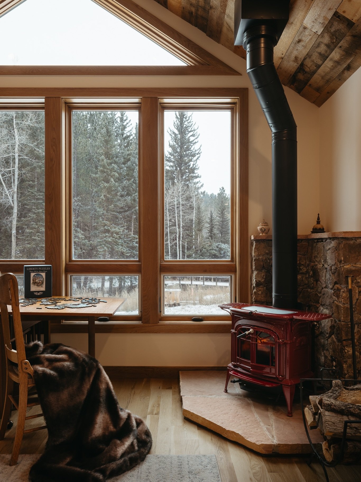 It&rsquo;s finally looking like winter around here 🤍

This cozy nook belongs to a special 1930s mining cabin nestled in a Boulder, Colorado, canyon. Renovated by @meltondesignbuild and photographed for the homeowners. 

#boulder #mountainlife #color
