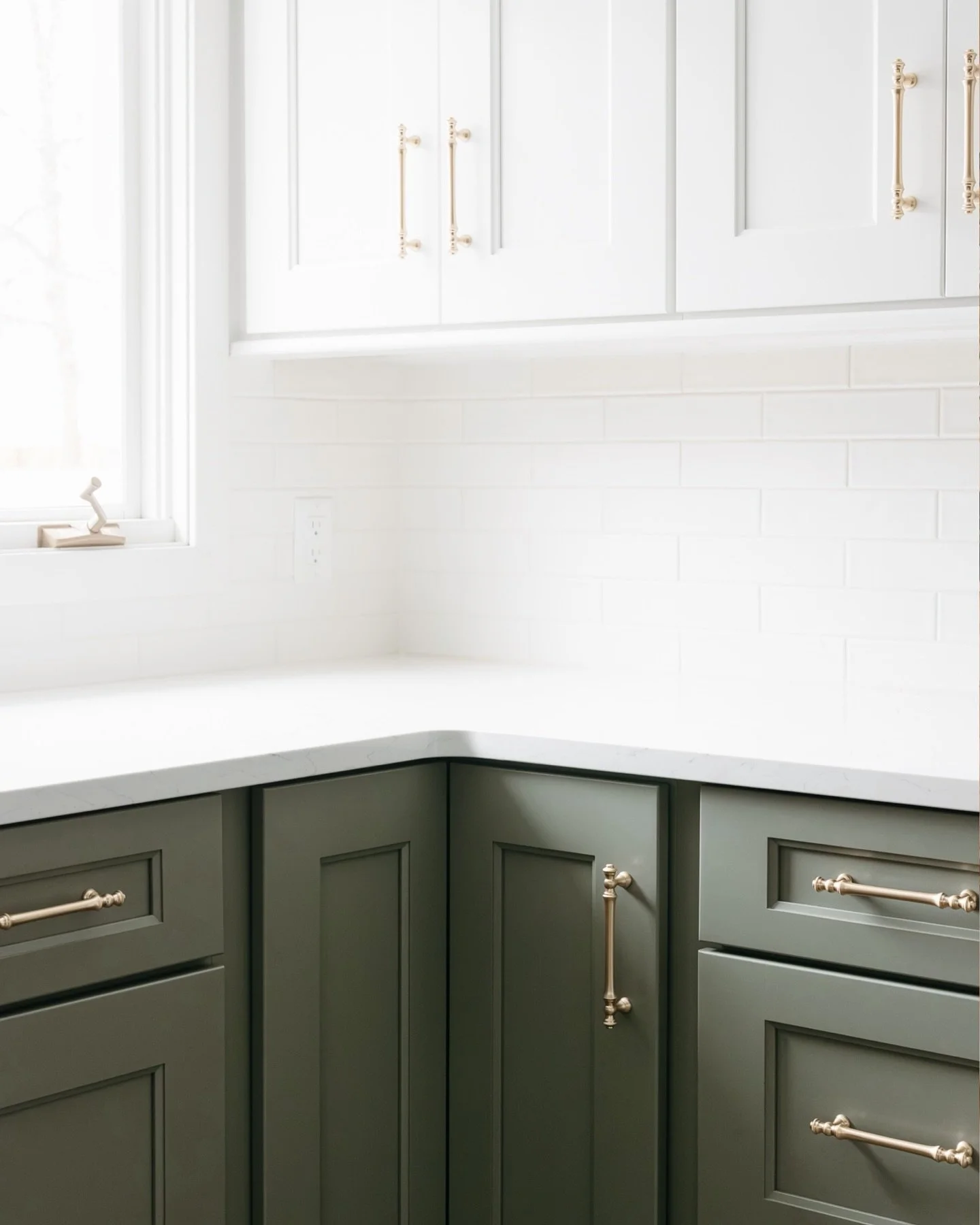 Moments that feel like spring captured across projects 💚✨

Photography: @devotophoto 
Builder: @yourmodernhomestead 
Designer 1-2, 4, 6-9: @kjinteriorscollective 
Designer 2: @designdiva5280 
Designer 3: @whdesignstudios 
Counters/Cabinetry: @dons_c