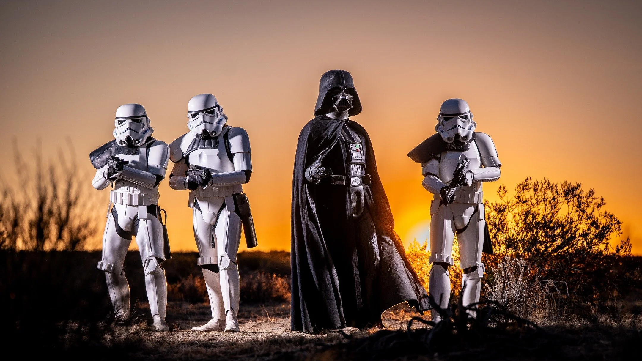 Another group of sunset shots at @outpost_77 last month. It was a great event at Twin Suns Ranch.

#drokephotography #starwarscosplayer #outpost77 #twinsunsranch #socalphotographer