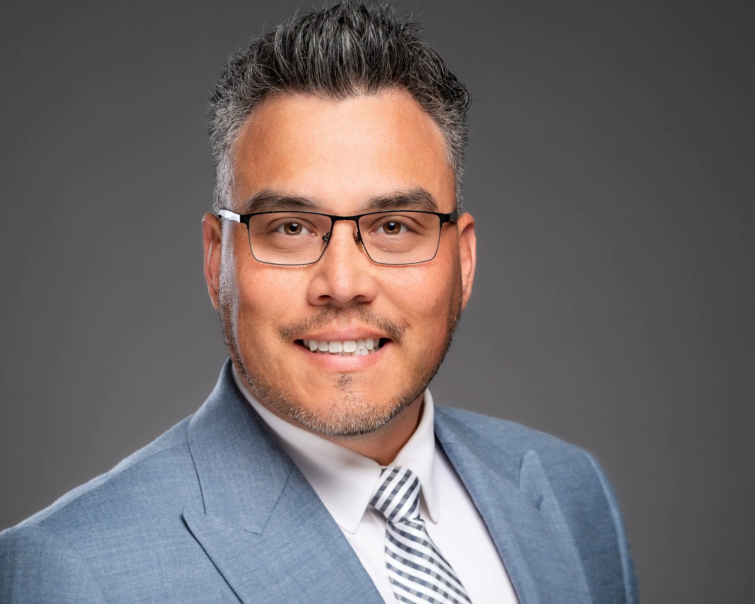 Why your LinkedIn headshot is costing you clients