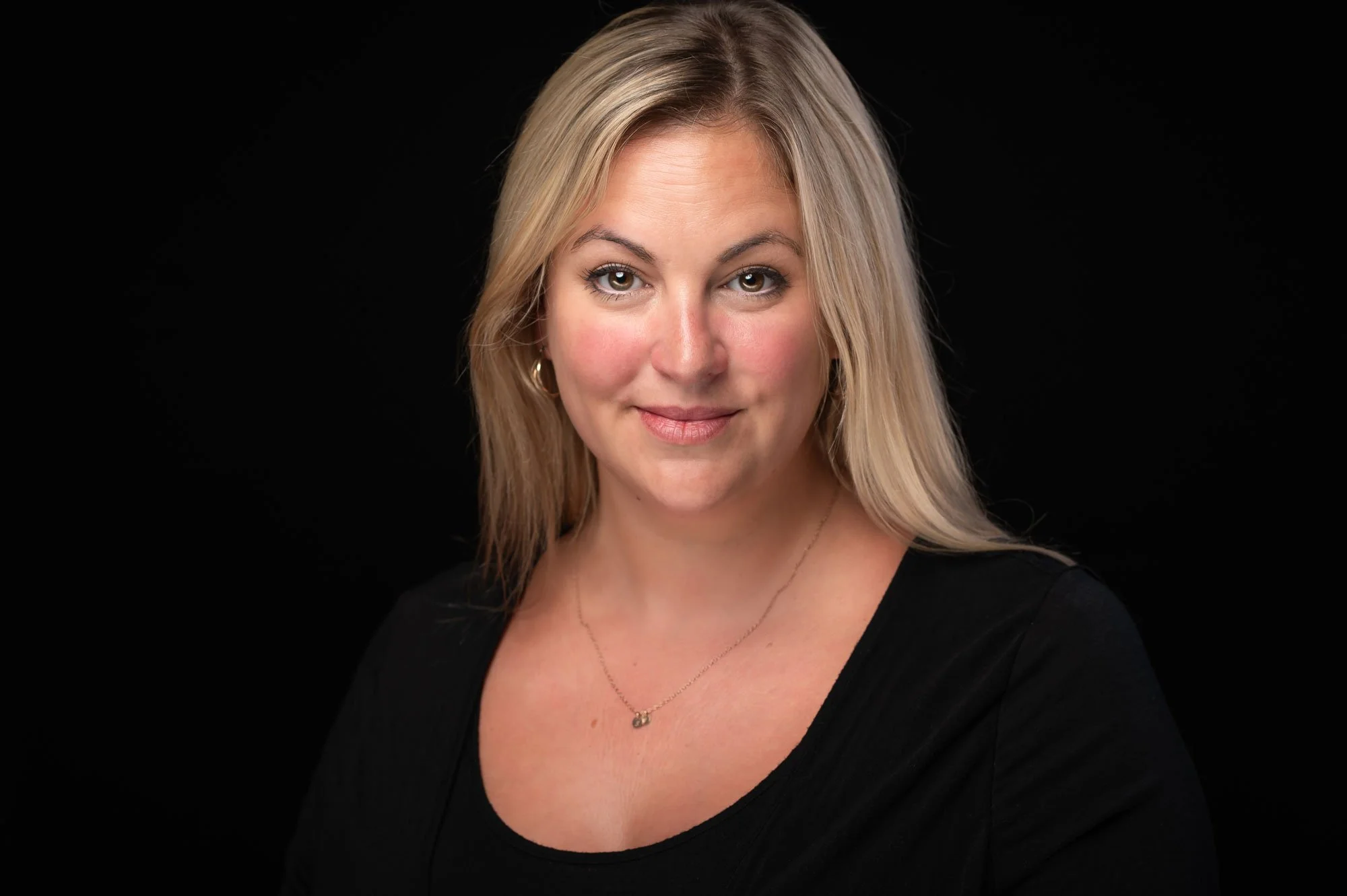 Headshot for online marketer.