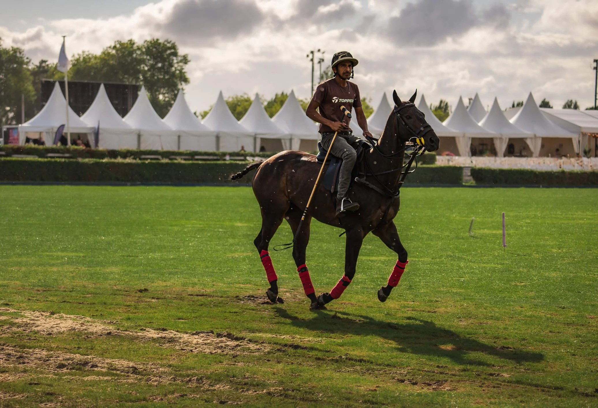 Polo Deauville coupe Carmignac finale de bronze petisero échauffement poney polo- Elisa Garcia Photography