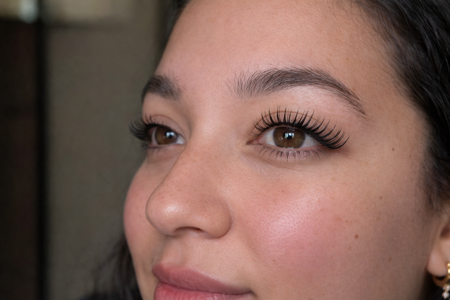 Amada Lash Studio client with a fresh set of a wet set lash extensions