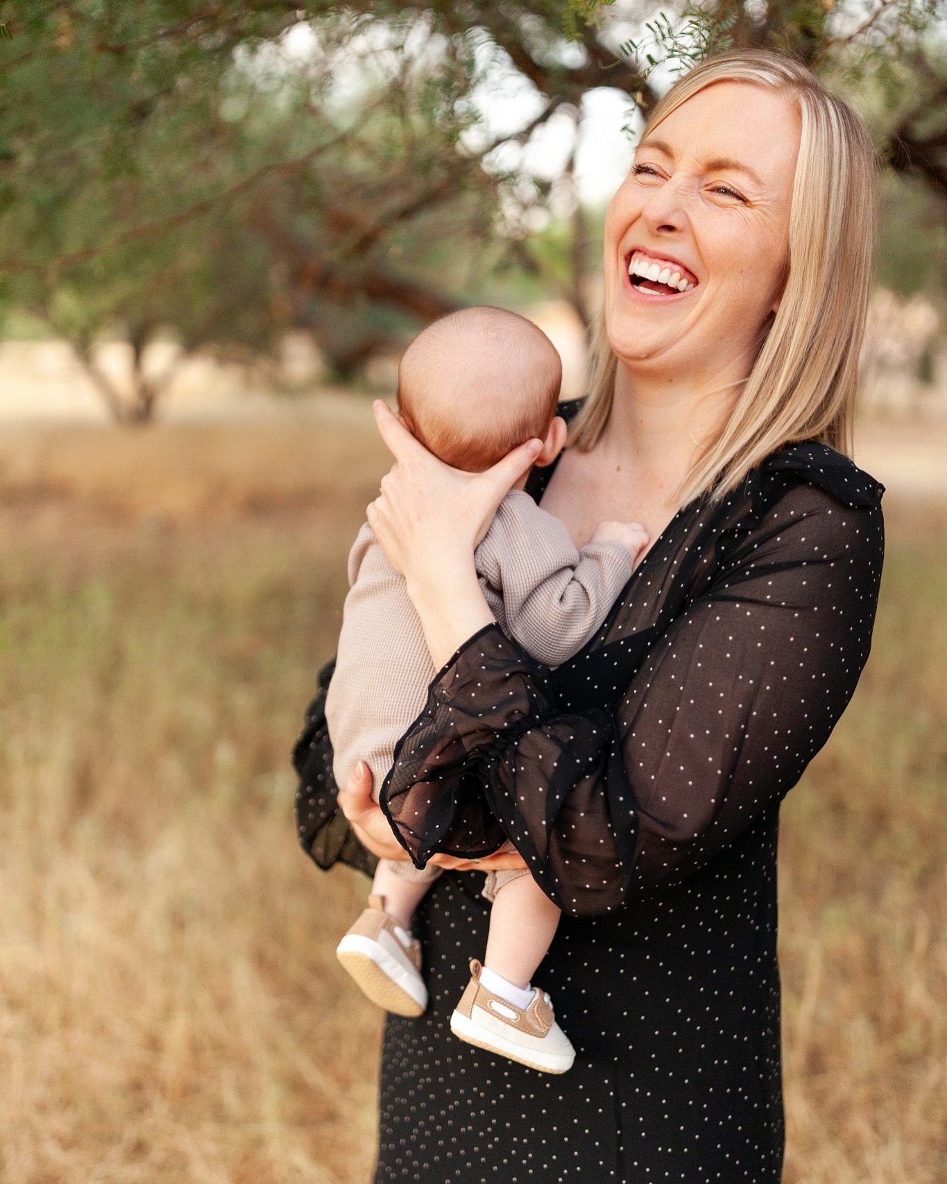 It&rsquo;s the itty bitty shoes for me.

✨

-
#vanessakuennphotography #newbornmagic #newparents #phoenixlocalbusiness #phoenixphotographer #tinytoes #freshlyborn #unscriptedphotographers