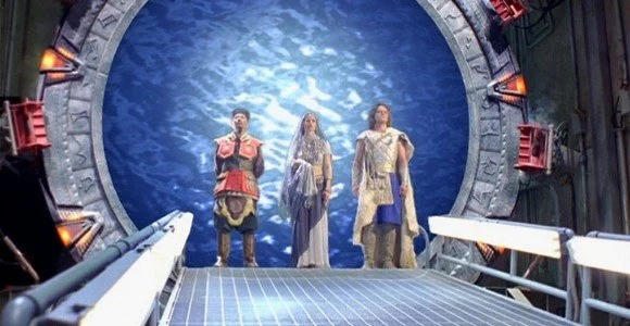 Figure 15. Nirriti wearing a sari in Stargate SG-1 episode "Fair Game" flanked by Yu and Cronos (left and right) (MGM 1999).