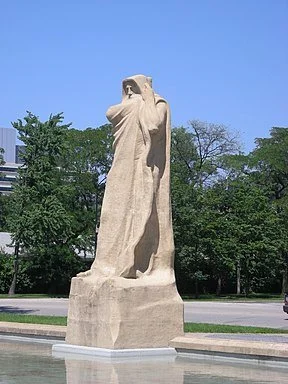 Figure 39. Focused Fountain of Time on the Midway Plaisance within Washington Park in Chicago, Illinois. Photo by Lorado Taft, 2013.