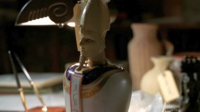 Figure 2. Osiris Jar - Stargate SG-1 "The Curse"