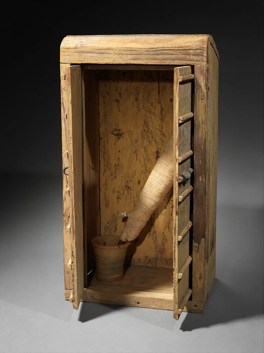 Figure 15. Imiut fetish and jar (14.3.19-20) inside their shrine (14.3.18). (The Met)