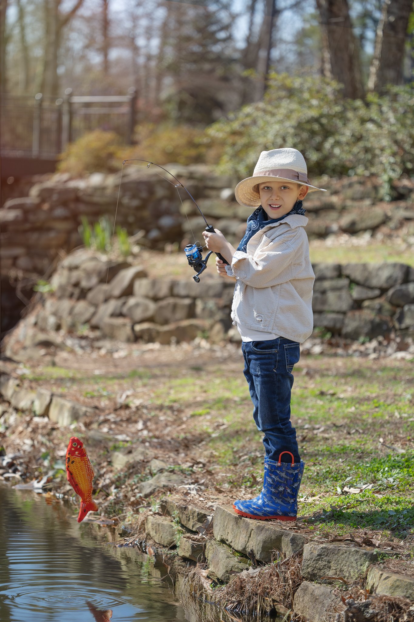 2026_03_01_IMG_0152 Fisherman Boy Pulls out Catch.jpg